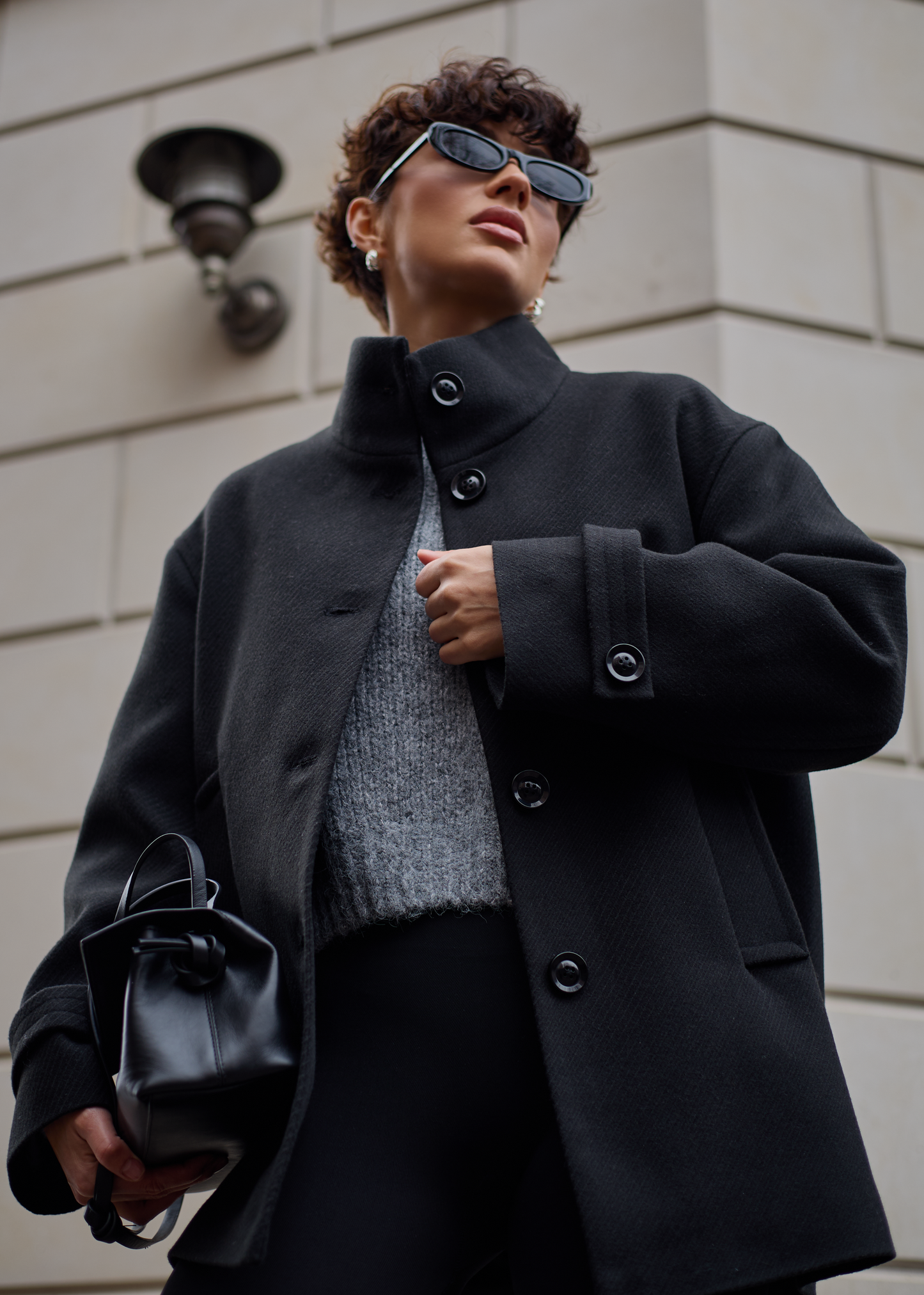 Вкорочене об'ємне пальто