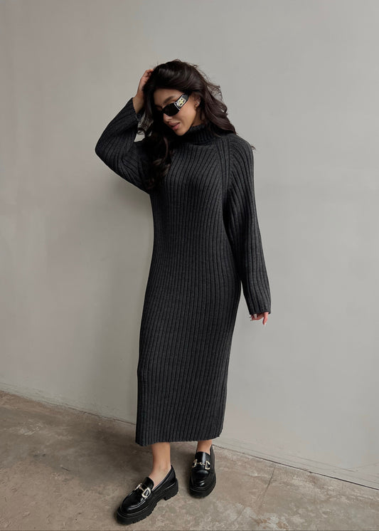 В’язана сукня міді