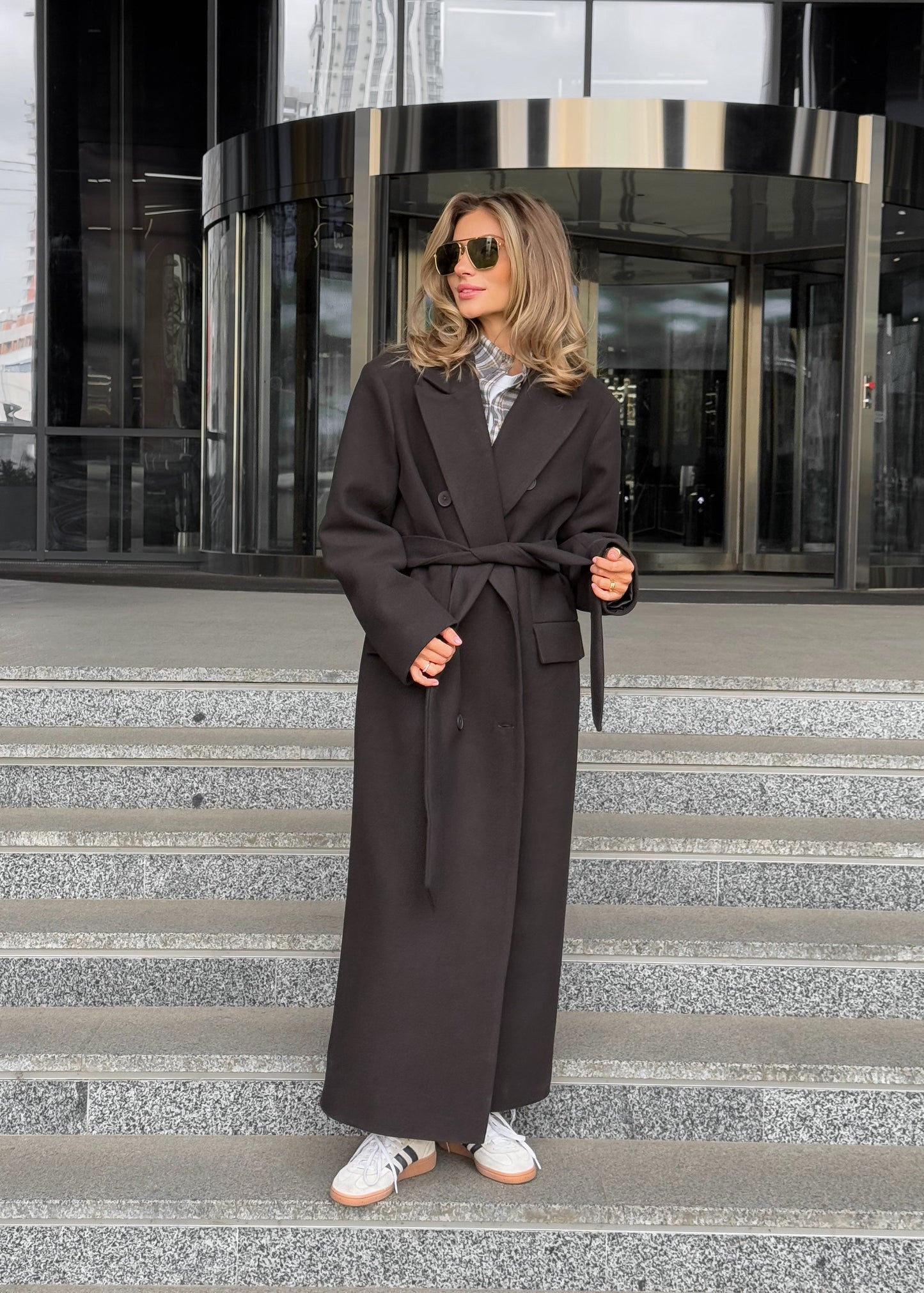 Довге двобортне пальто