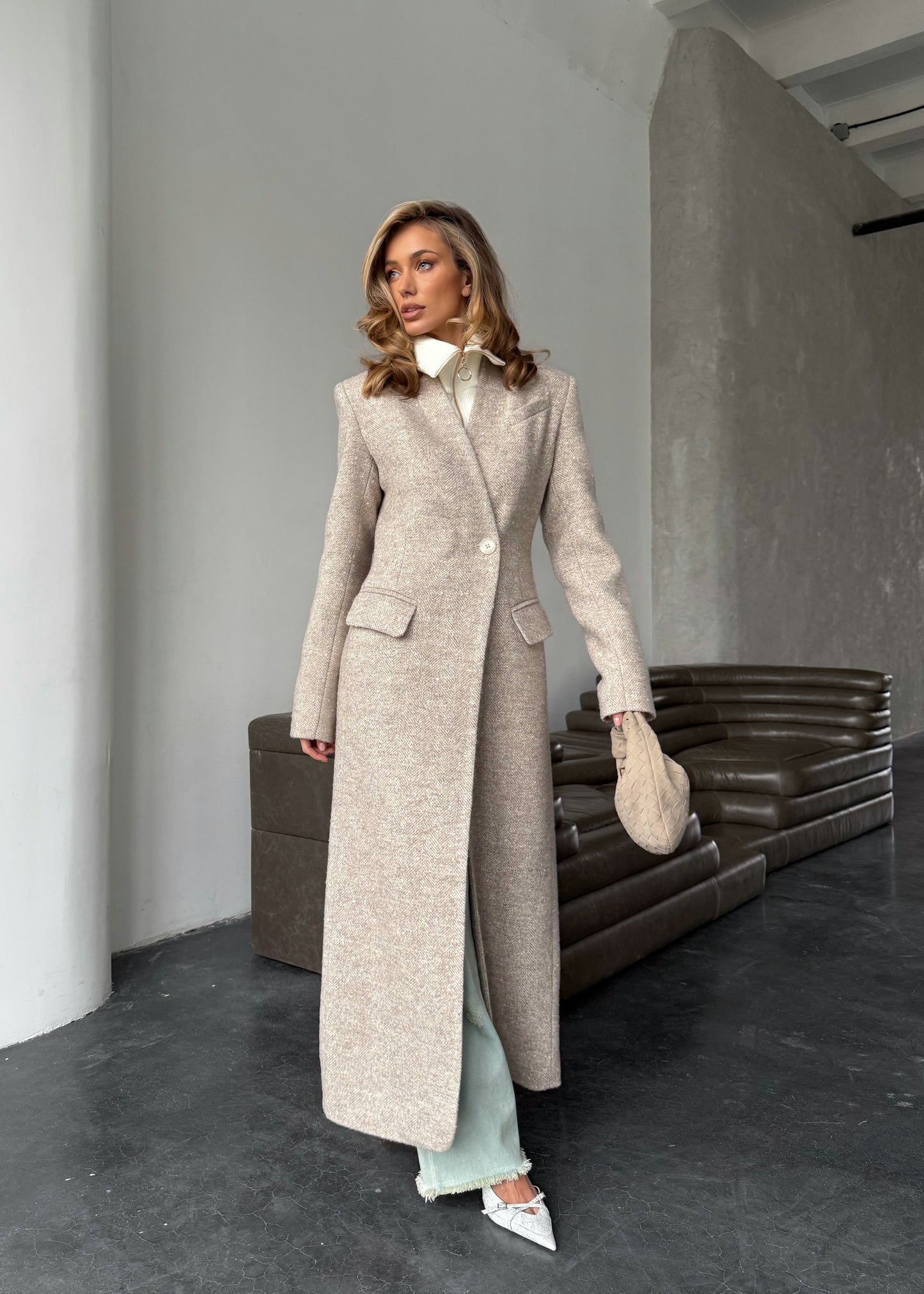 Зимове подовжене пальто