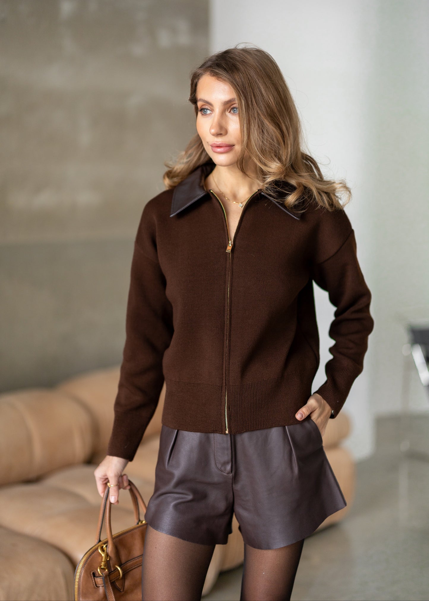 Джемпер з акцентним коміром