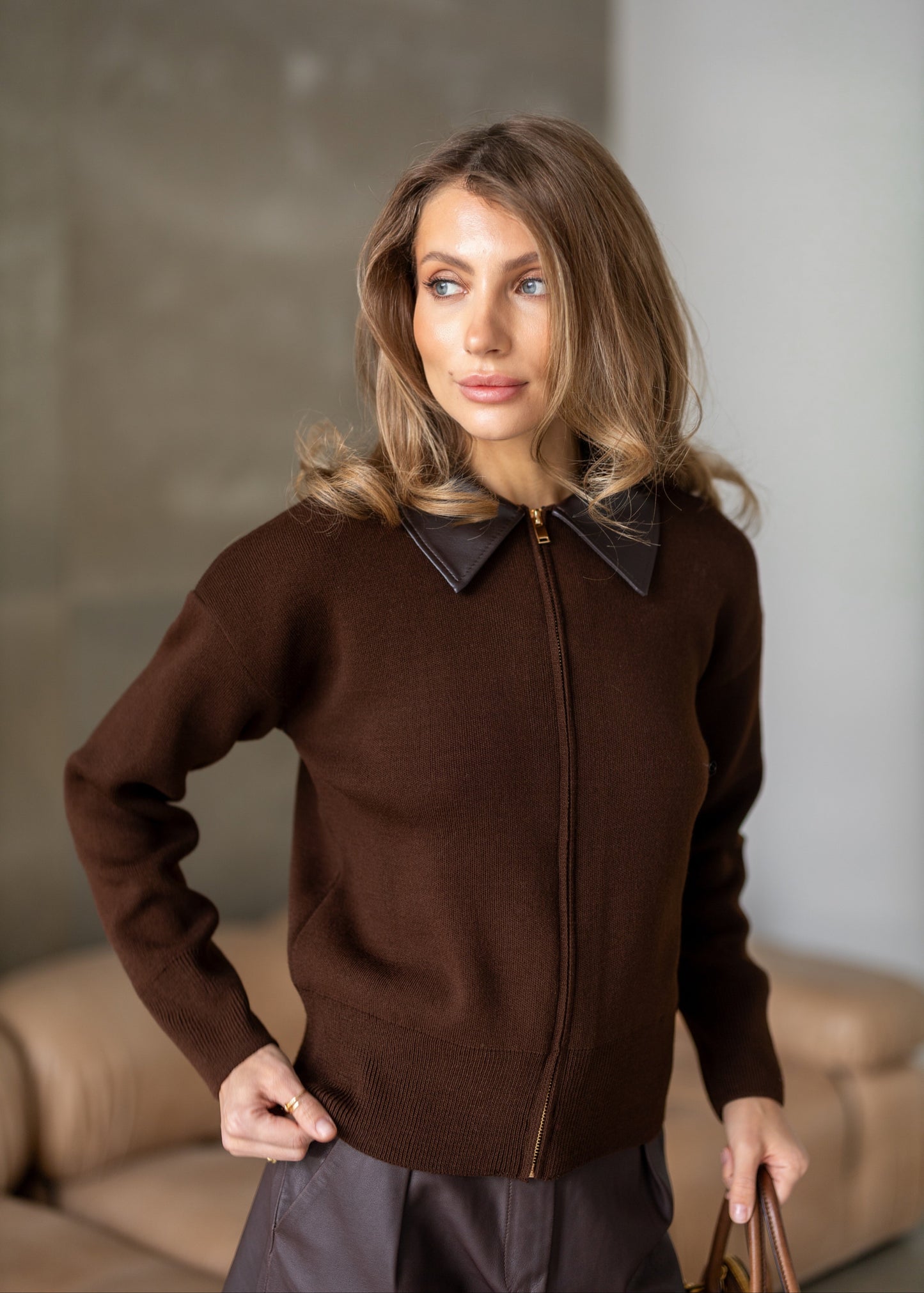 Джемпер з акцентним коміром