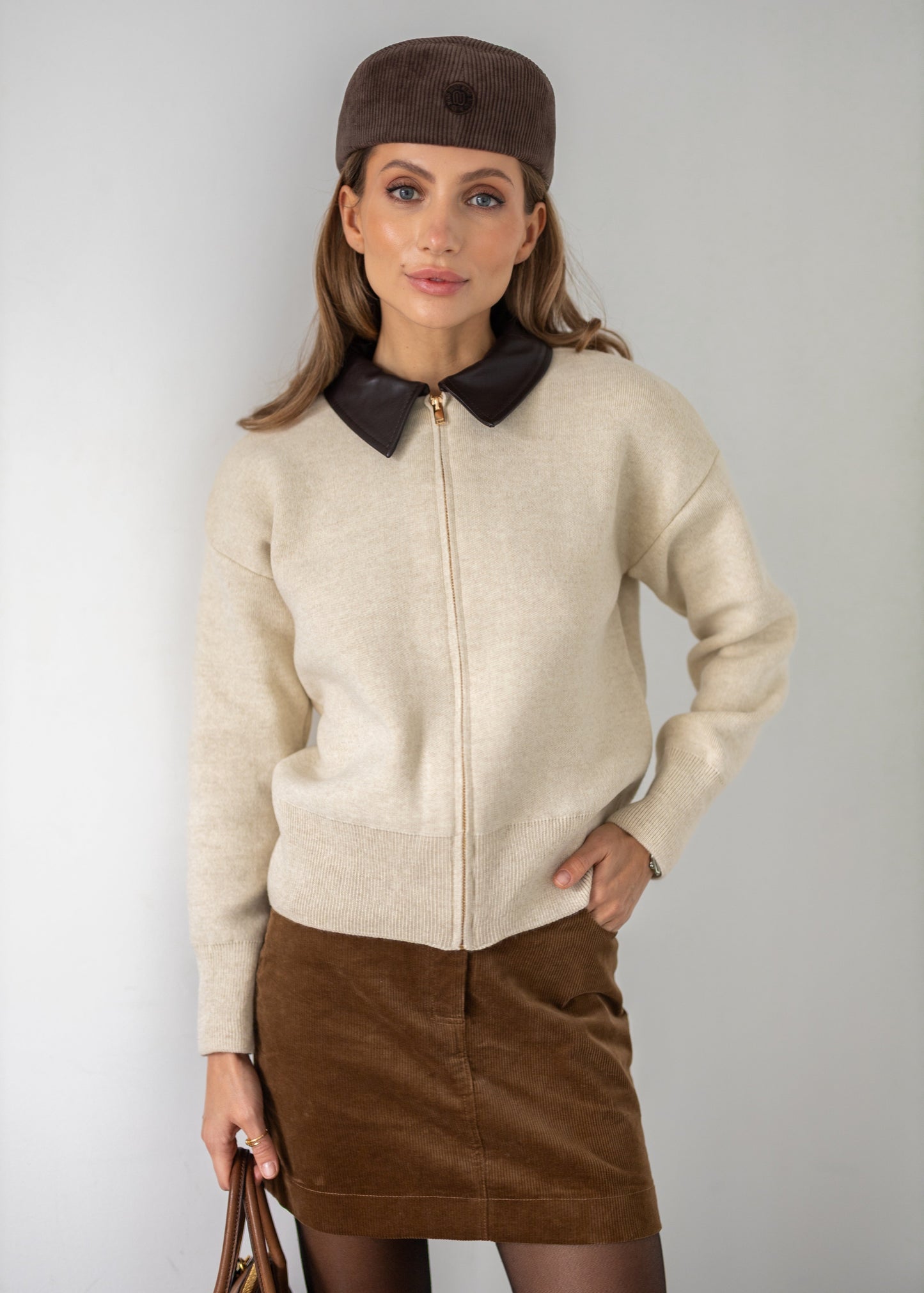 Джемпер з акцентним коміром