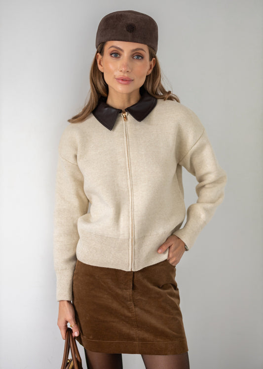 Джемпер з акцентним коміром