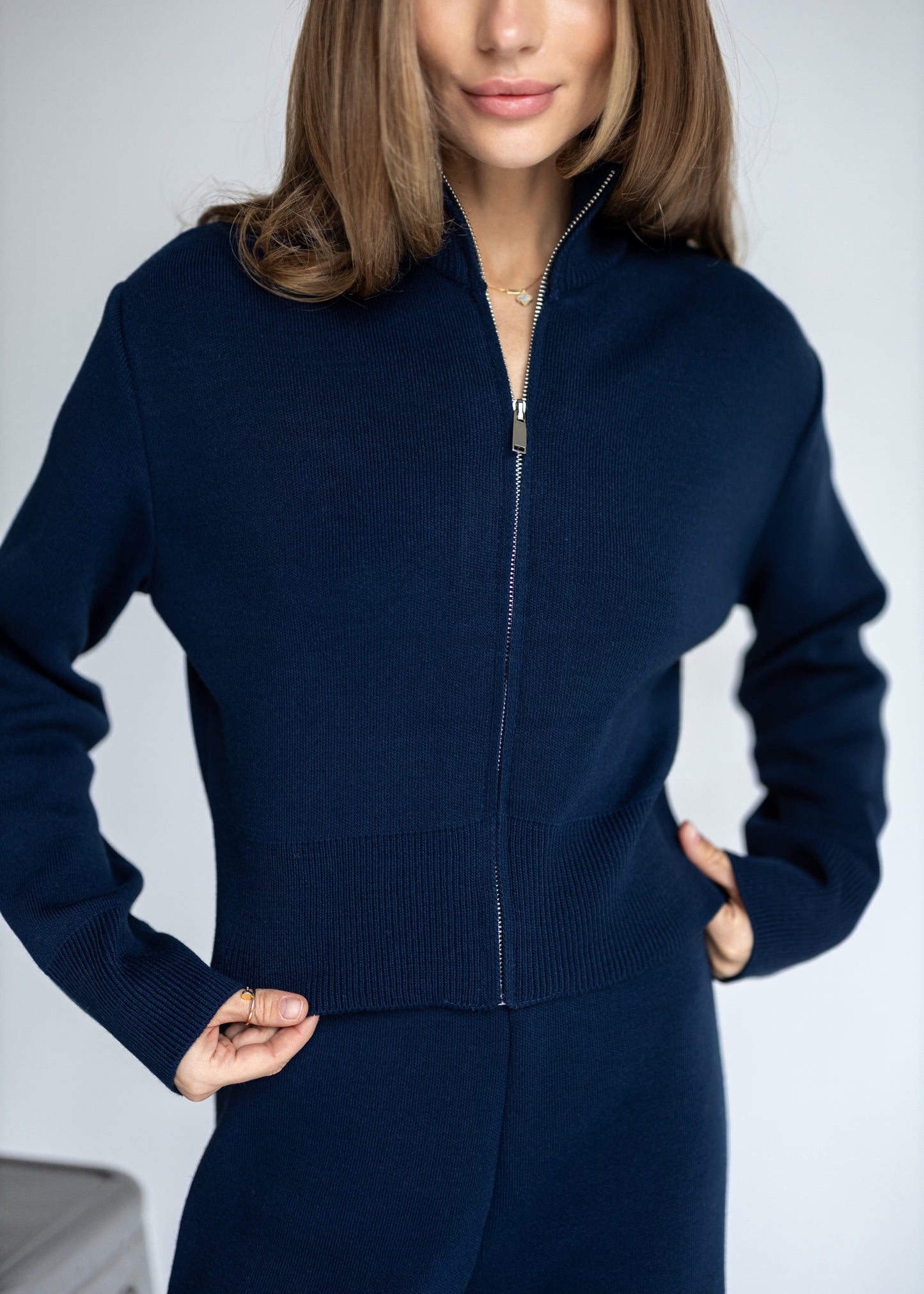 Костюм з кардигану та штанів