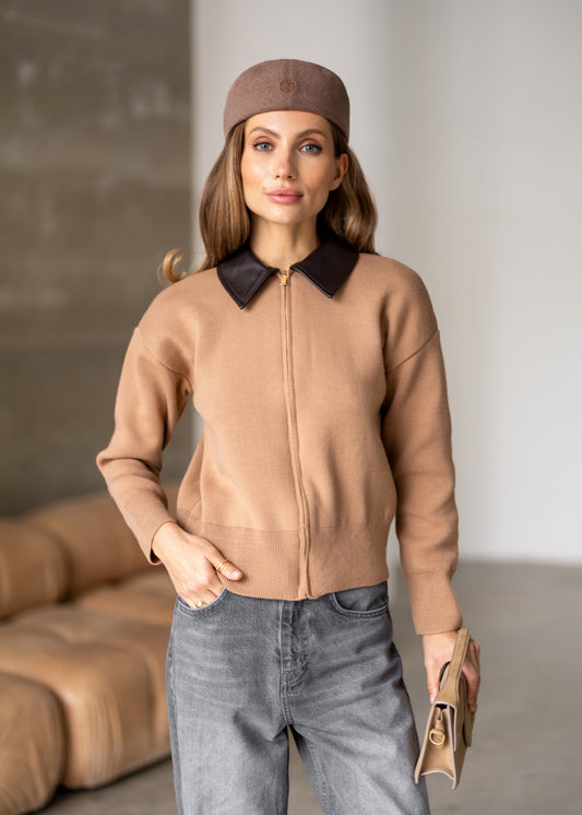 Джемпер з акцентним коміром