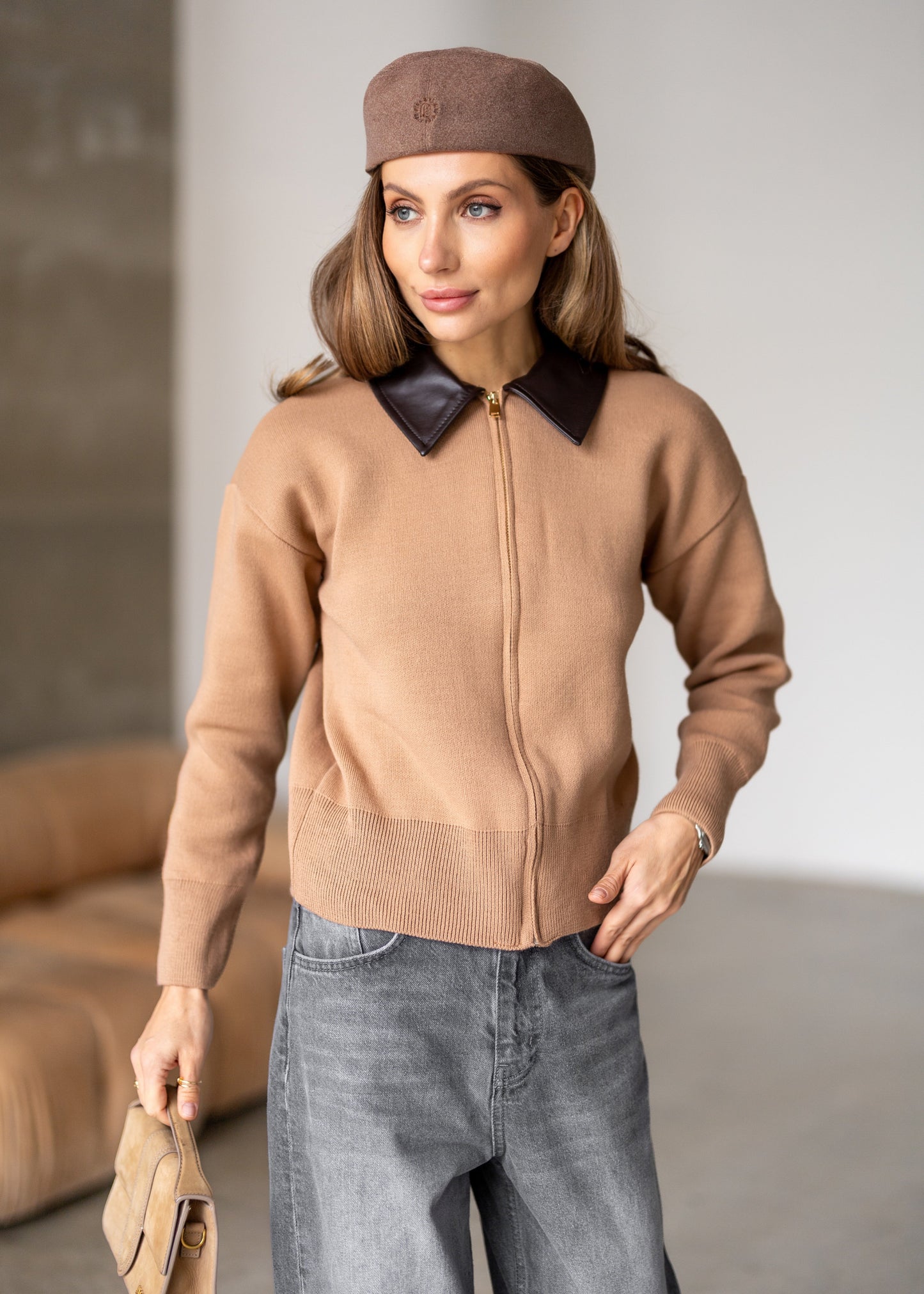 Джемпер з акцентним коміром