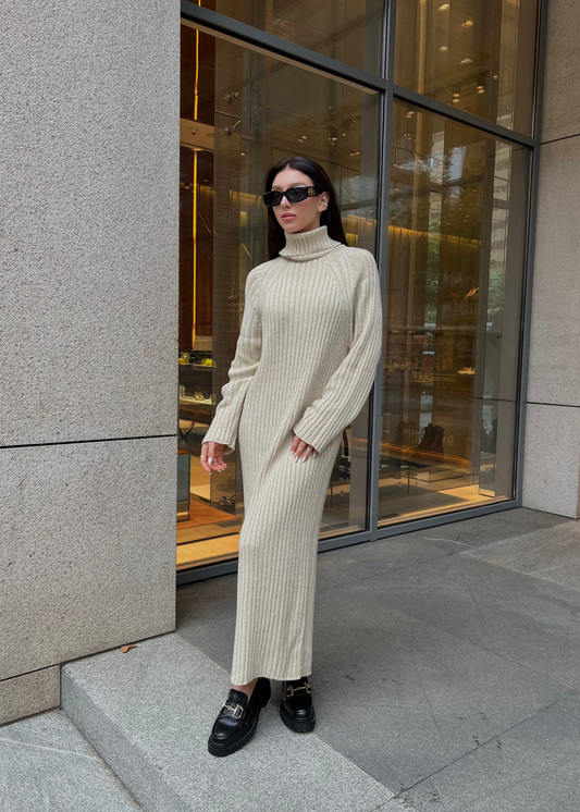 В’язана сукня міді