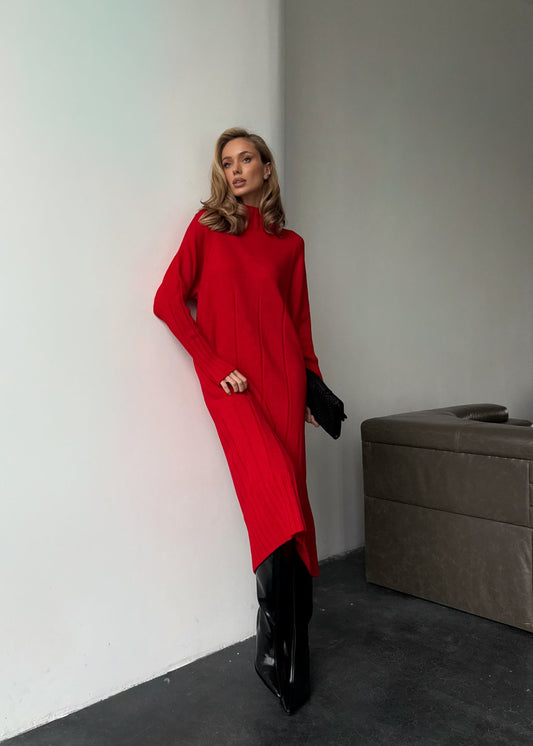 В’язана сукня в довжині міді