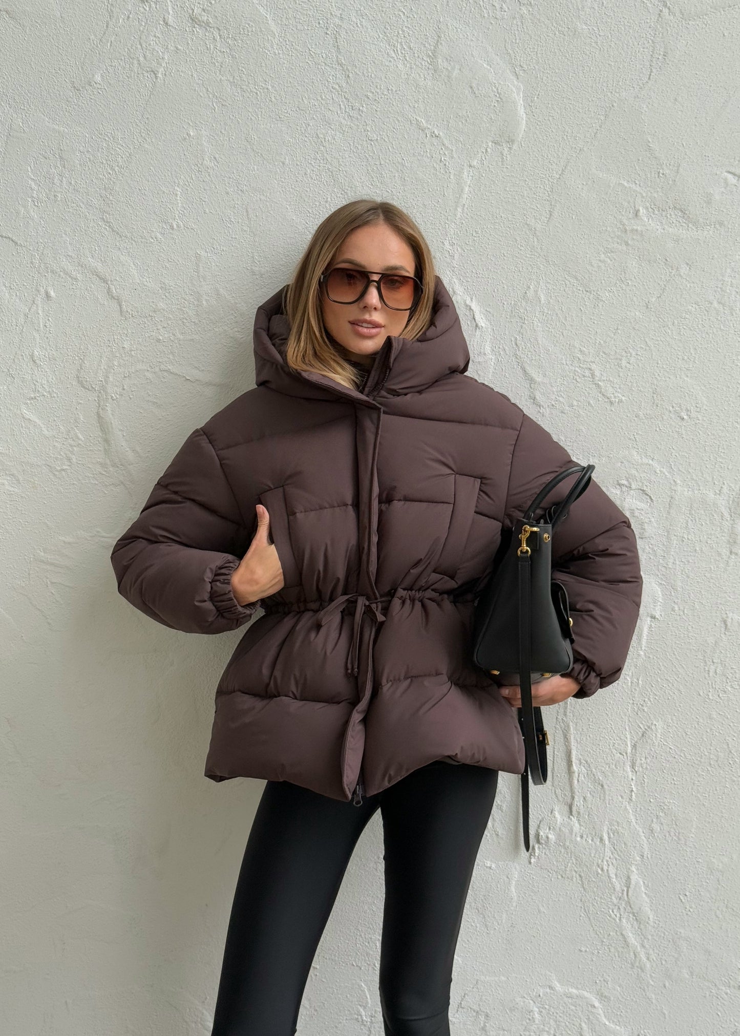 Зимова куртка з кулискою на талії