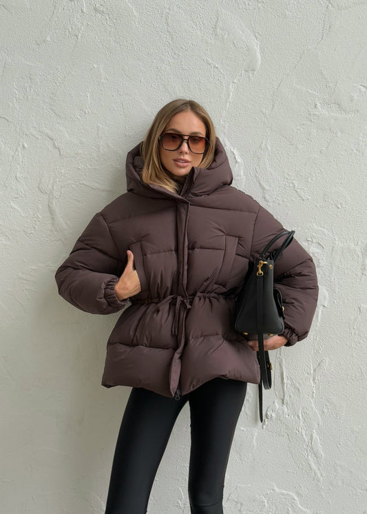 Зимова куртка з кулискою на талії