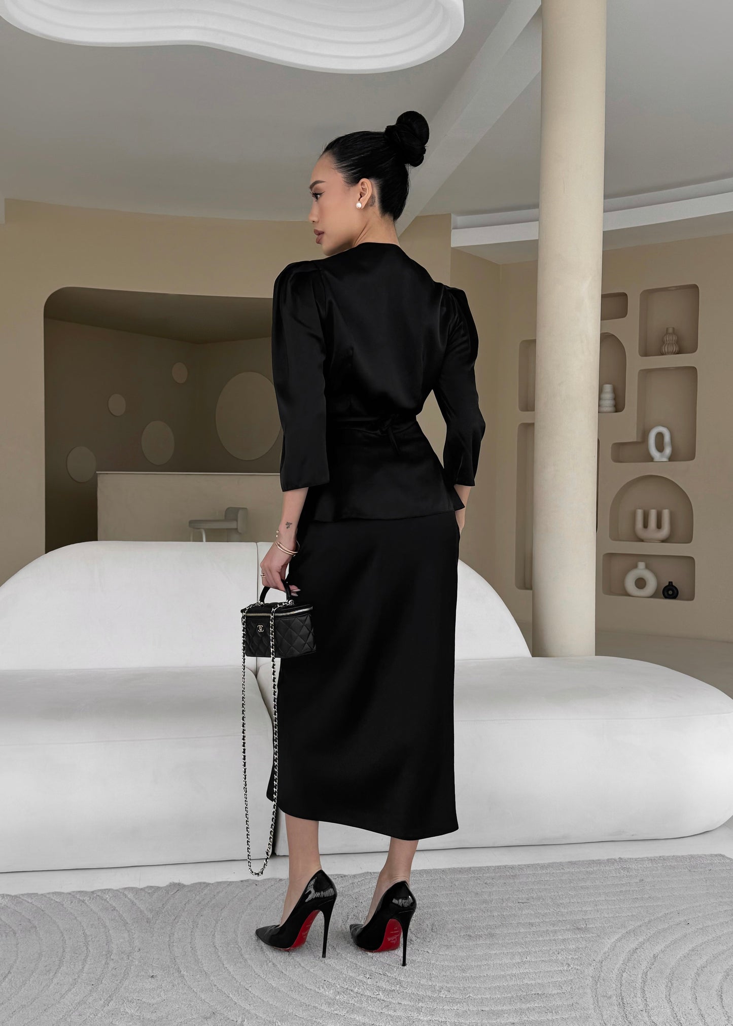 Комплект з блузою та спідницею міді