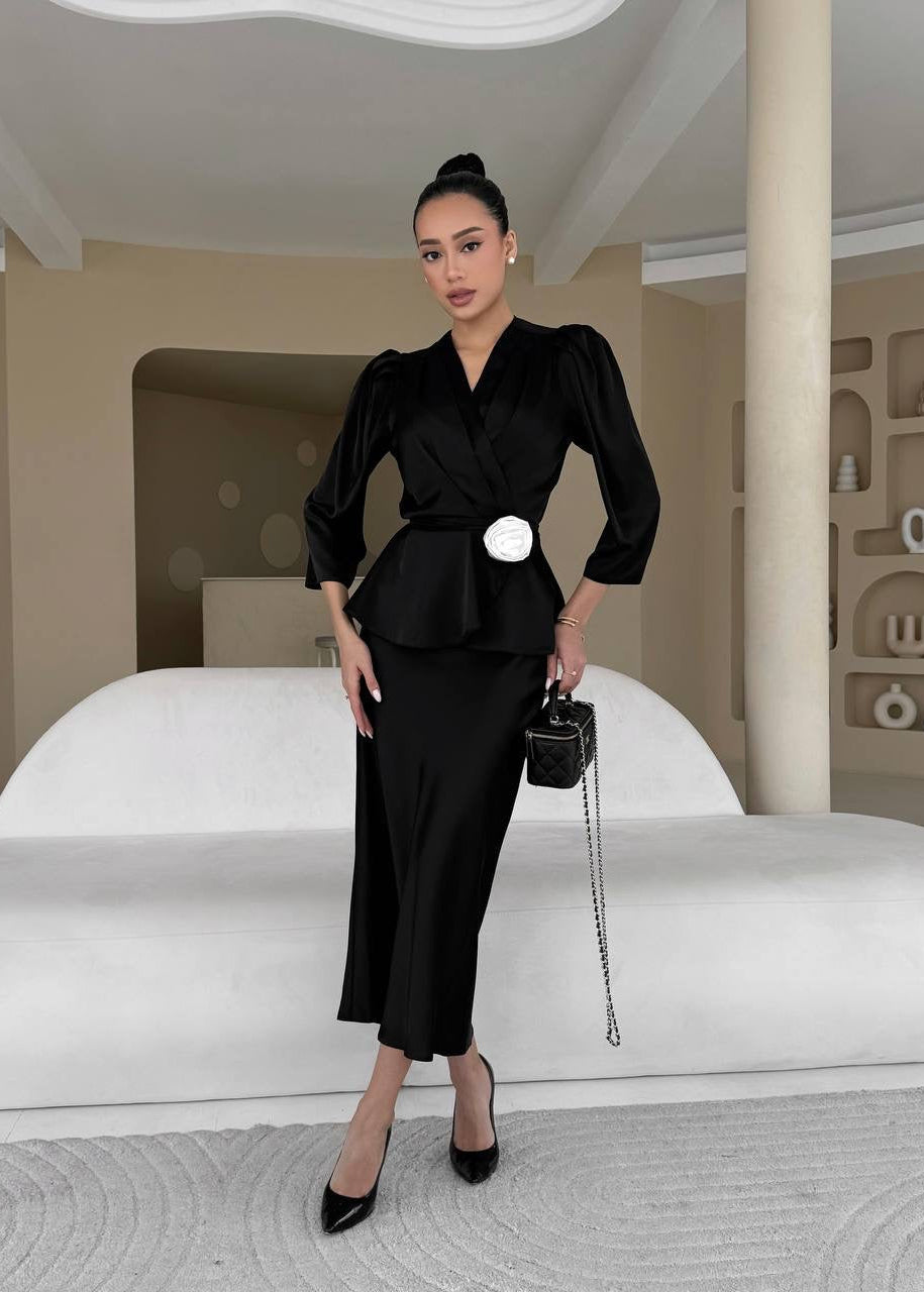 Комплект з блузою та спідницею міді