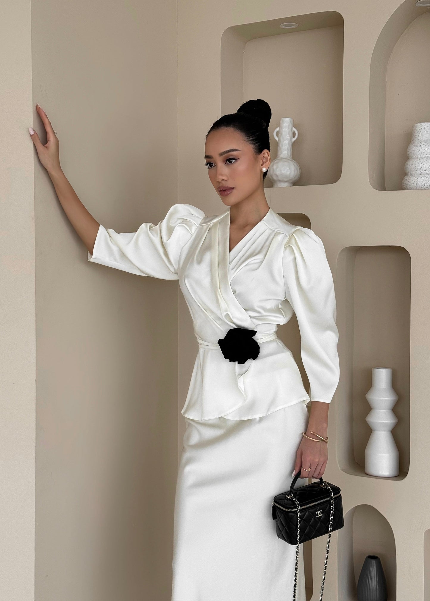 Комплект з блузою та спідницею міді