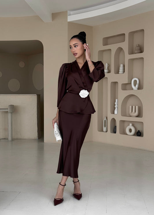 Комплект з блузою та спідницею міді