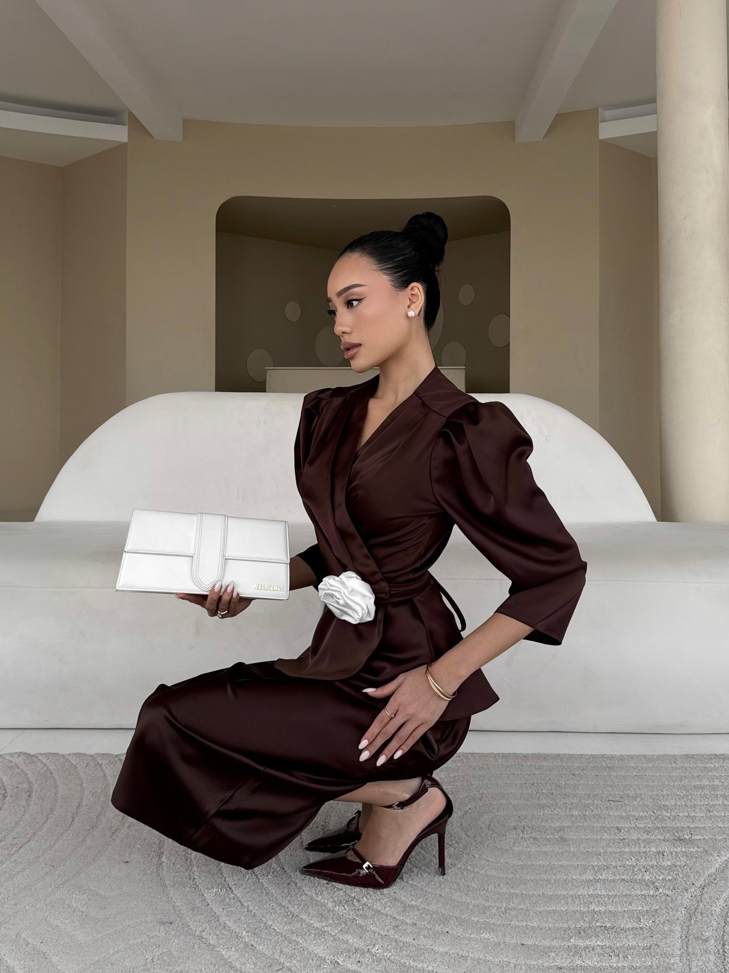 Комплект з блузою та спідницею міді