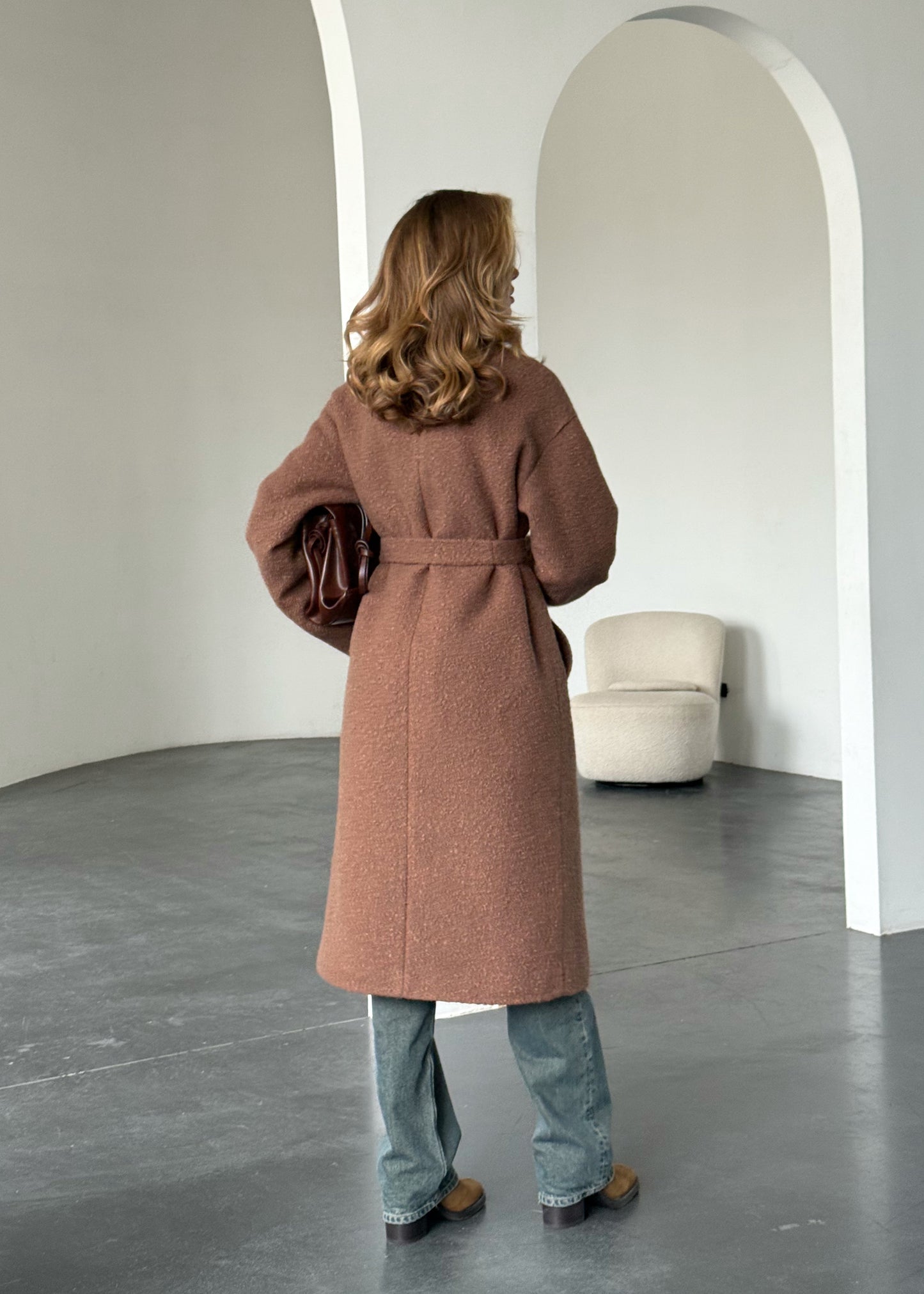 Зимове пальто з фактурної тканини