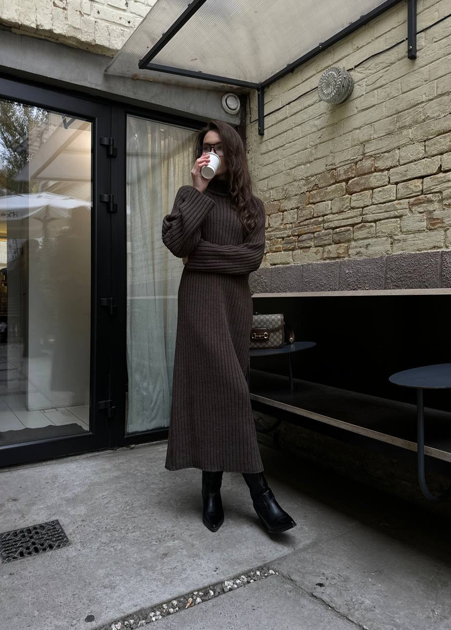 В’язана сукня міді