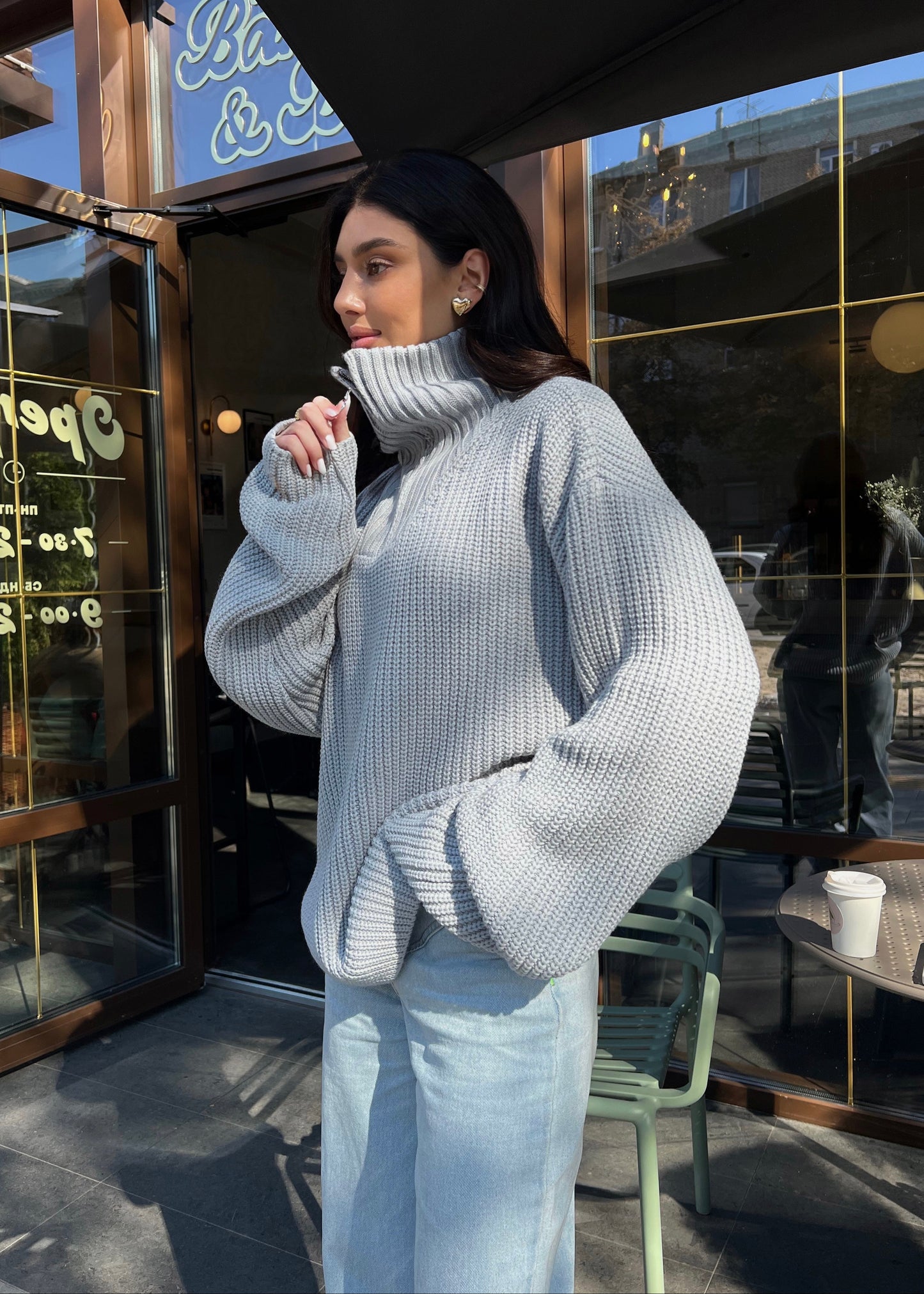 Об'ємний светр з блискавкою