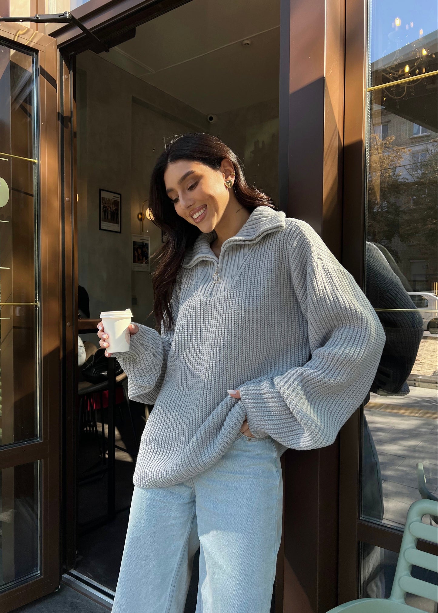 Об'ємний светр з блискавкою