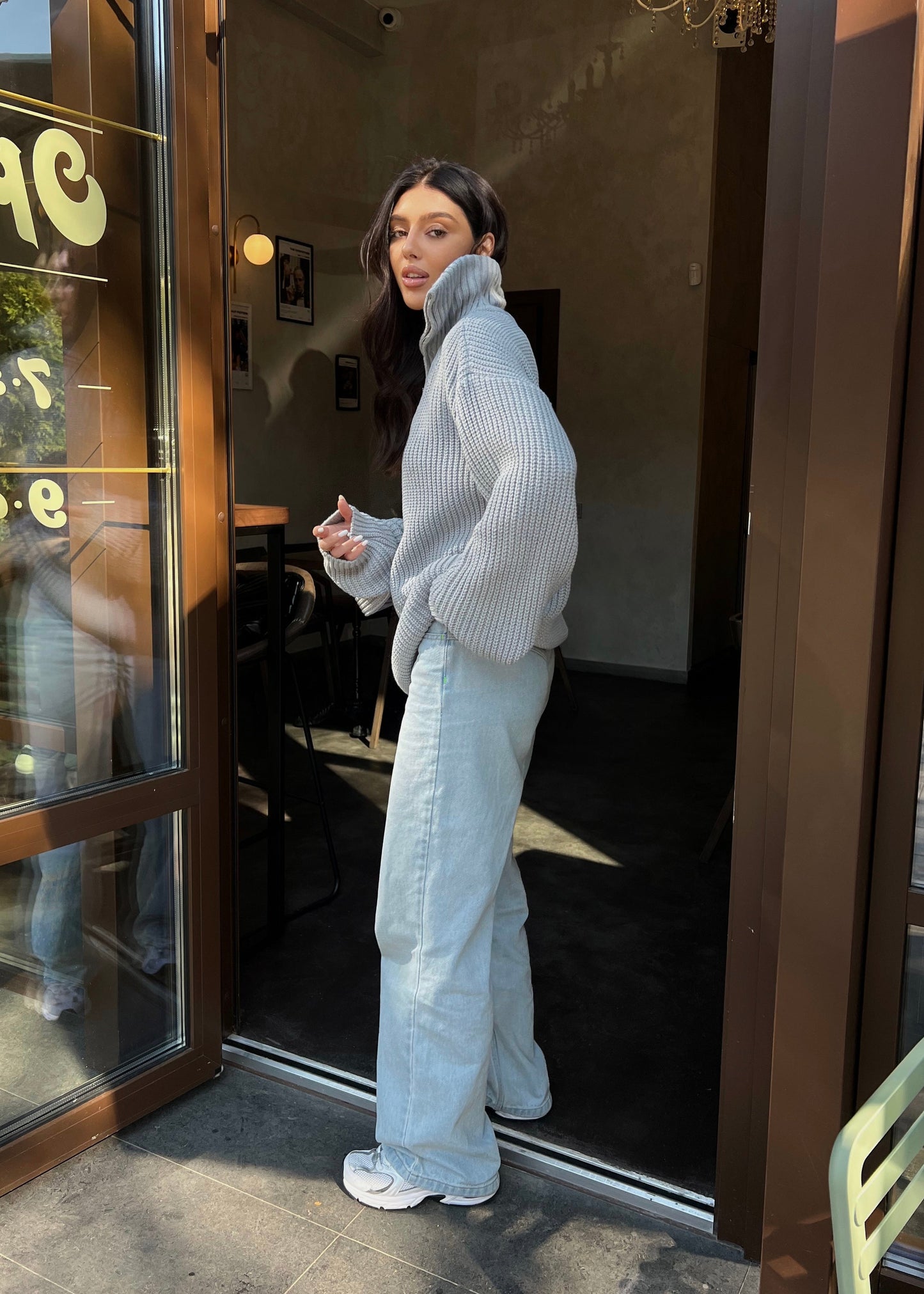 Об'ємний светр з блискавкою