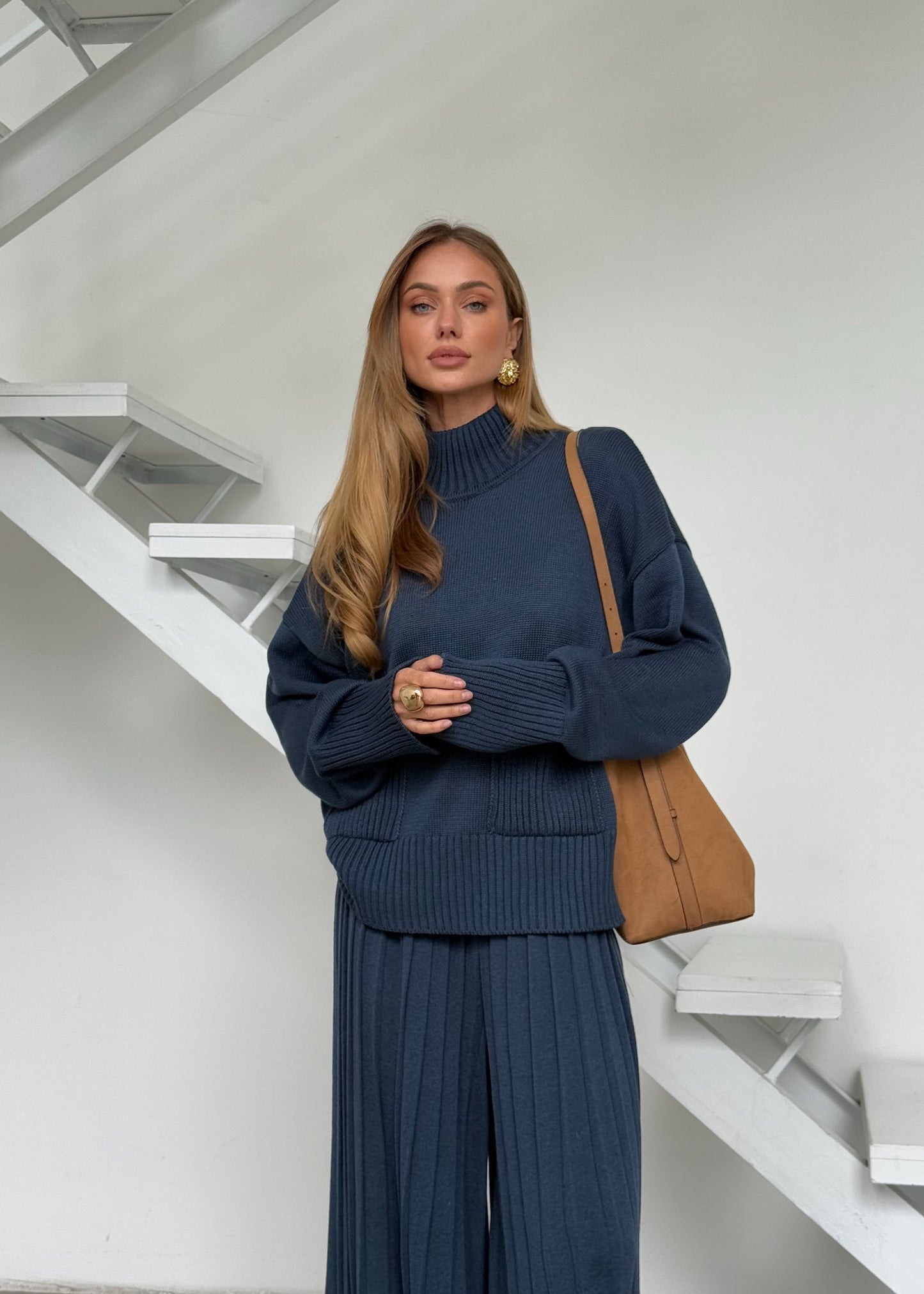 Сет зі светром та плісированими штанами