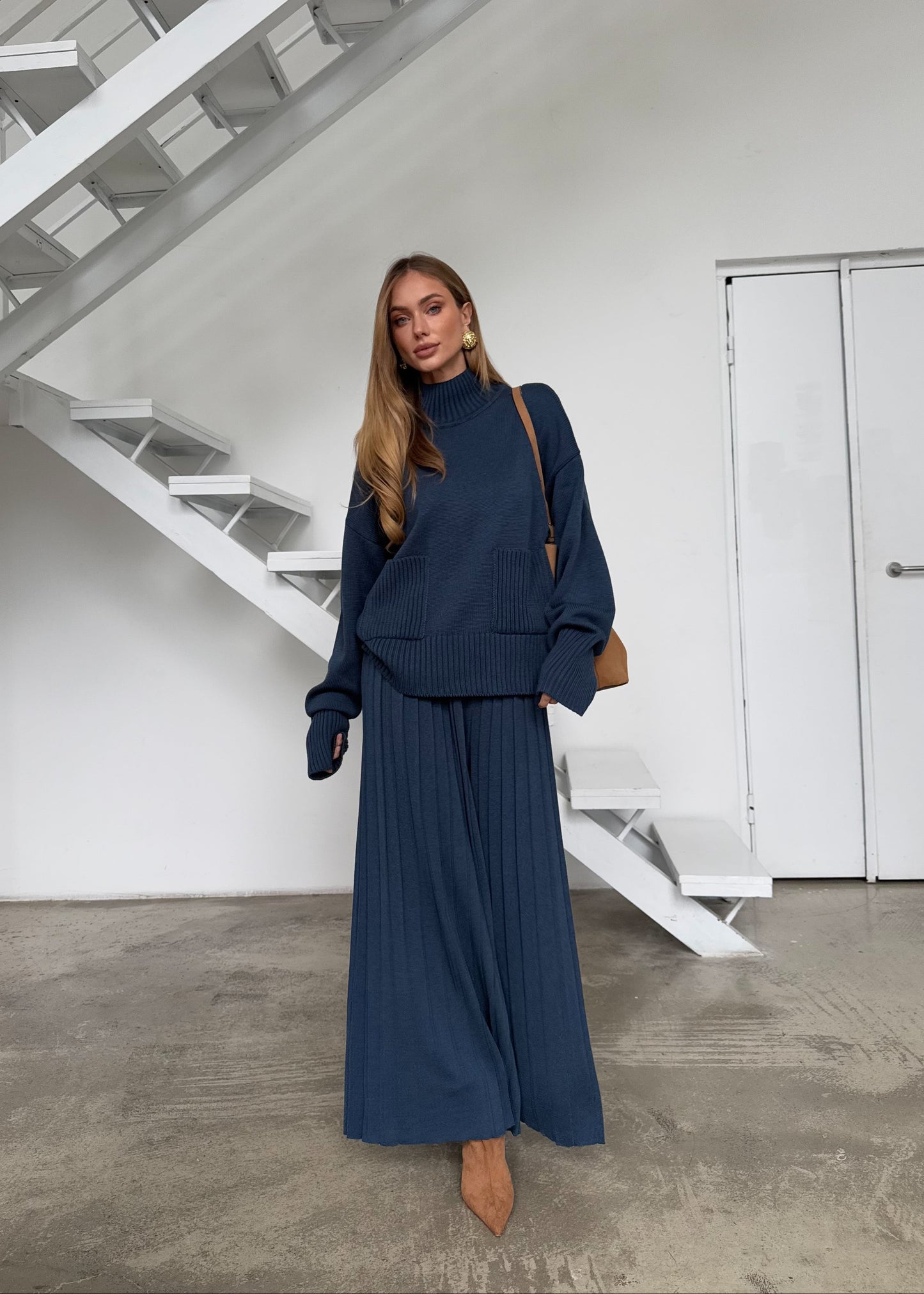 Сет зі светром та плісированими штанами