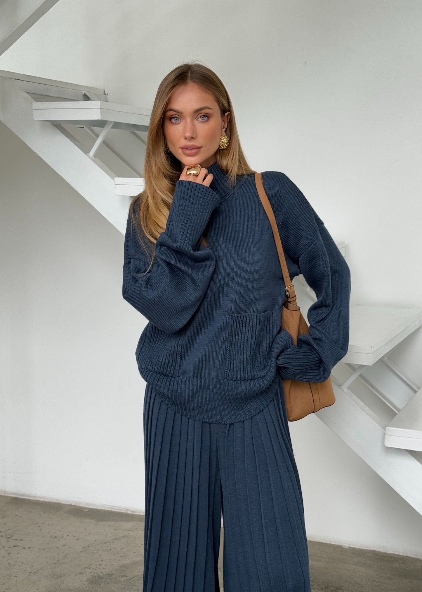 Сет зі светром та плісированими штанами