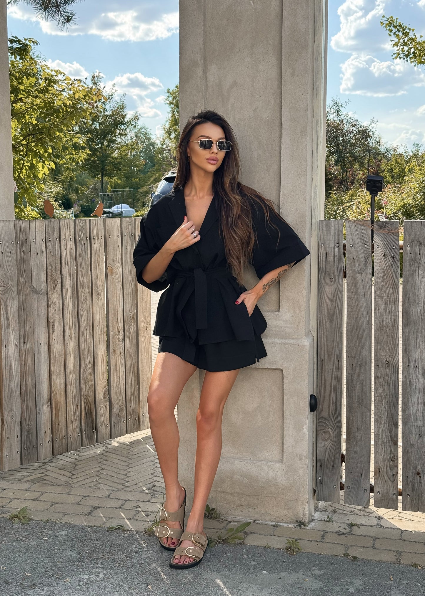 Сет із вільної сорочки та шорт в чорному кольорі