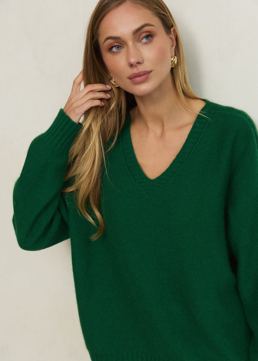 Светр із V-подібним вирізом