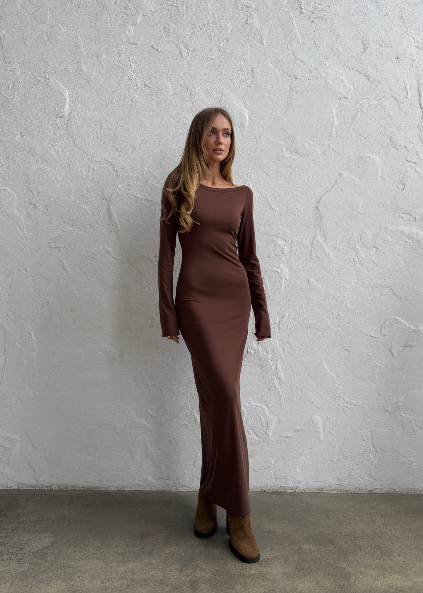 Силуетна сукня з відкритою спинкою