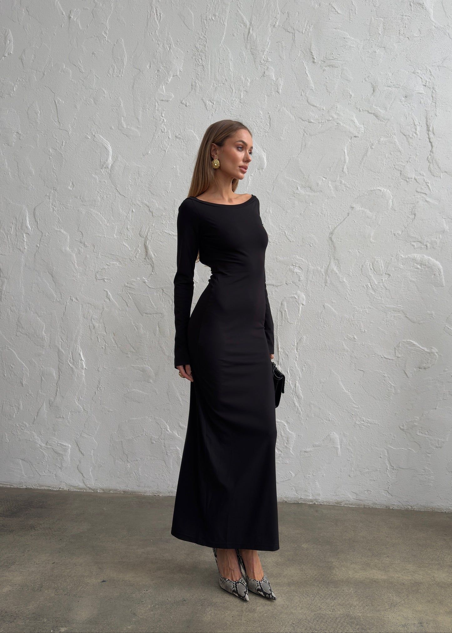 Силуетна сукня з відкритою спинкою