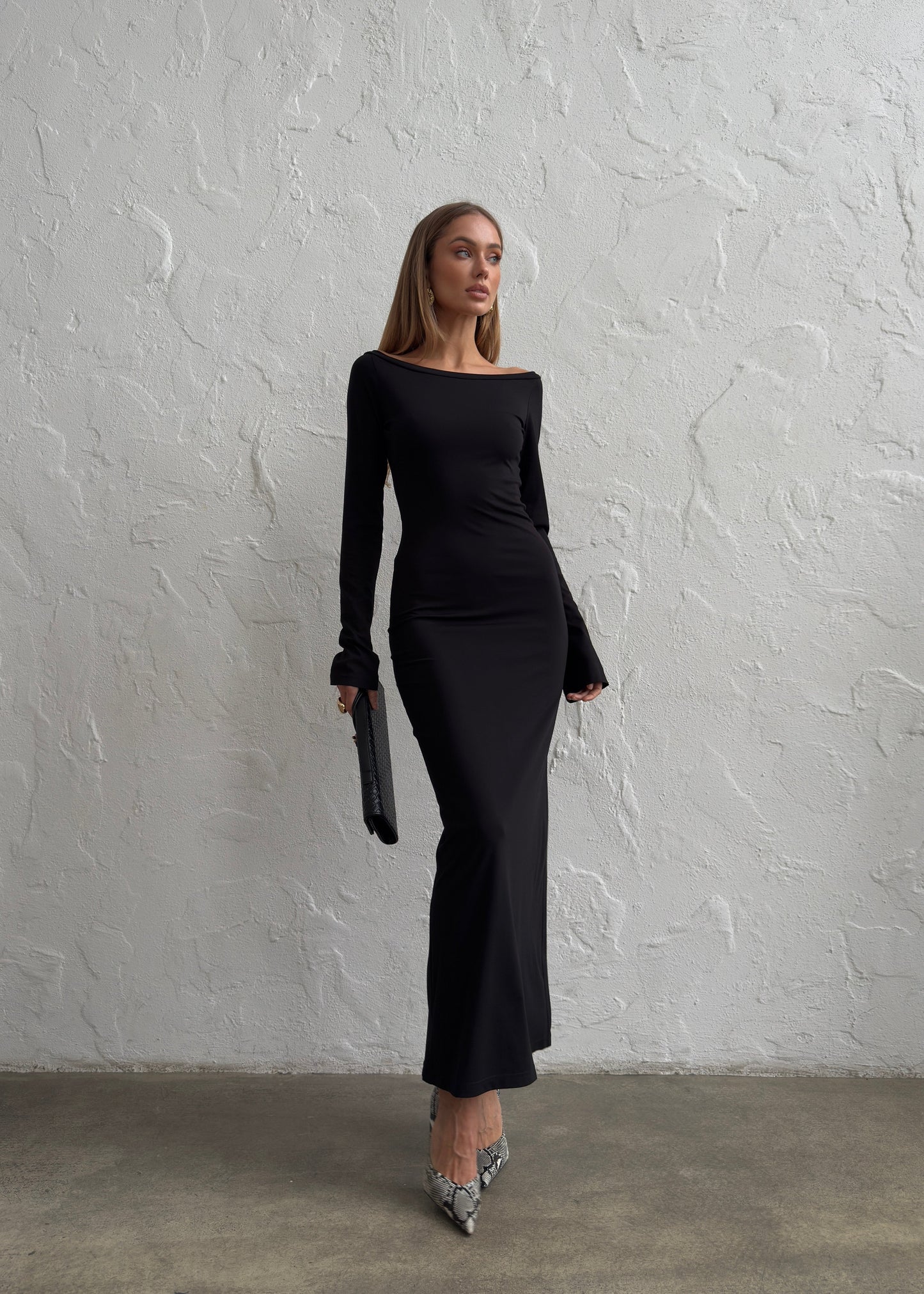 Силуетна сукня з відкритою спинкою