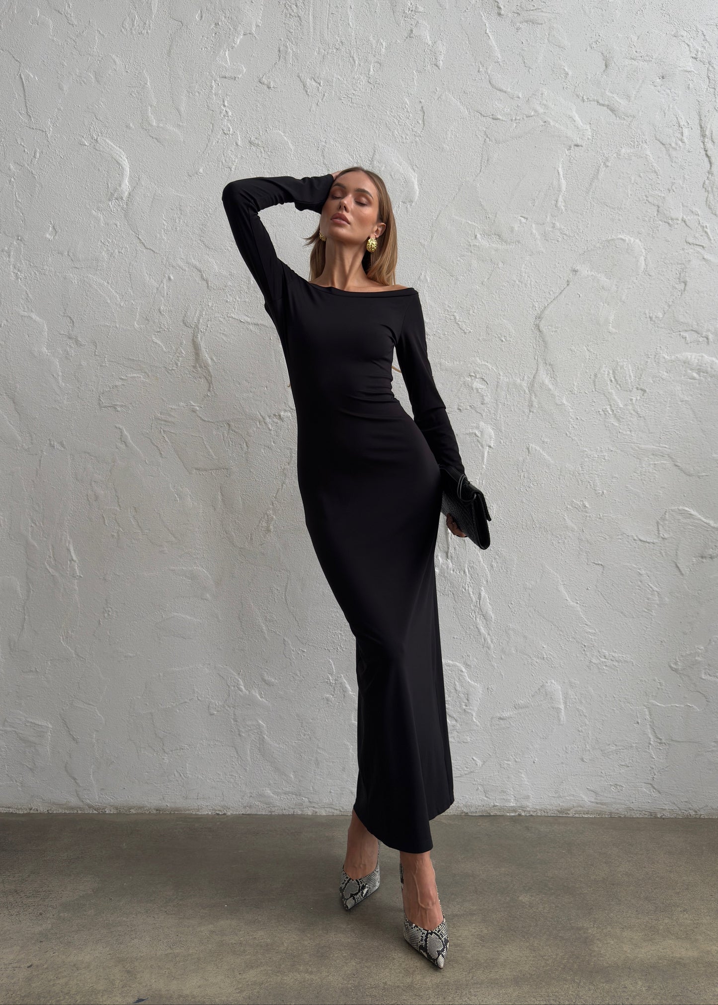 Силуетна сукня з відкритою спинкою