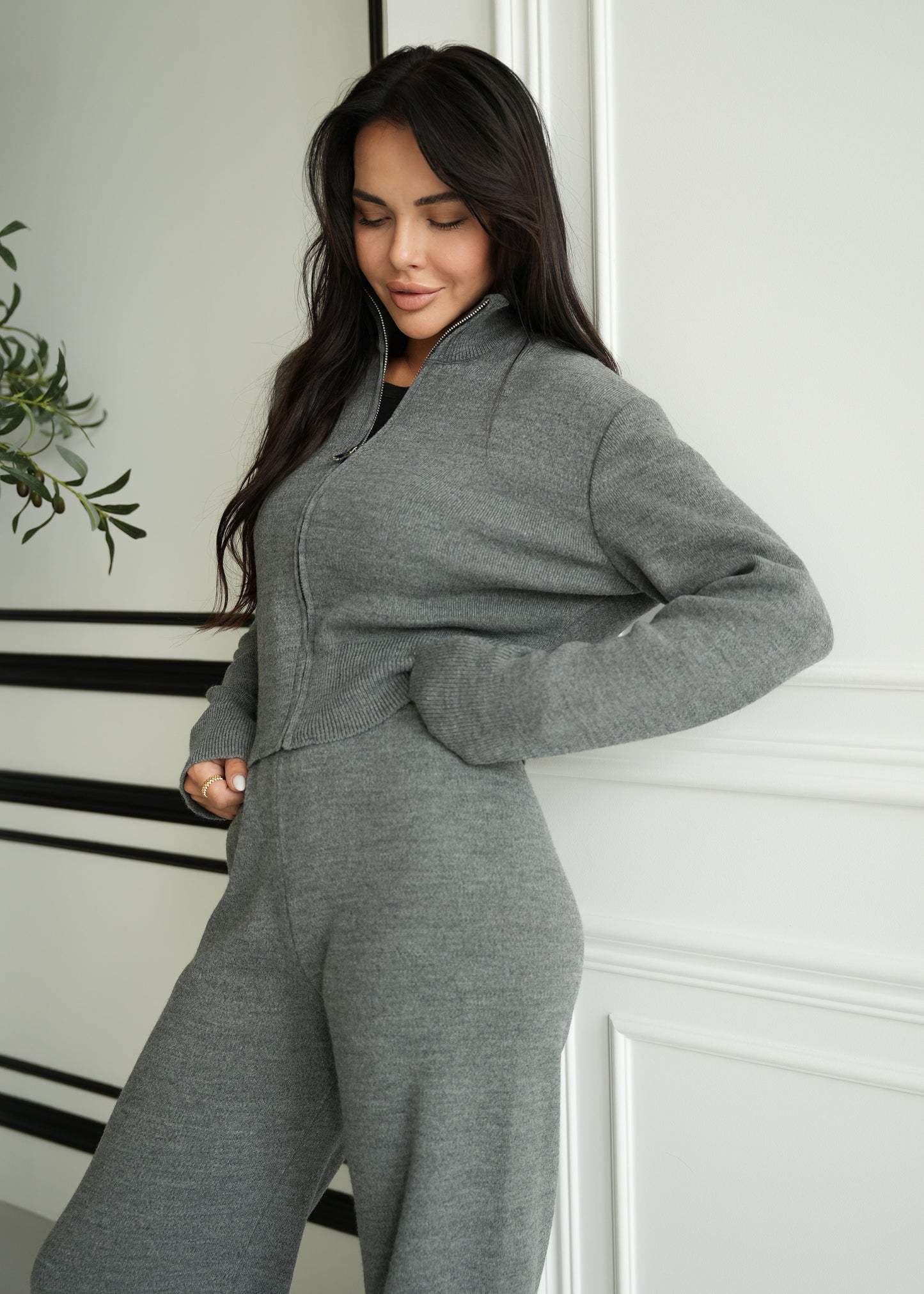 Костюм з кардигану та штанів