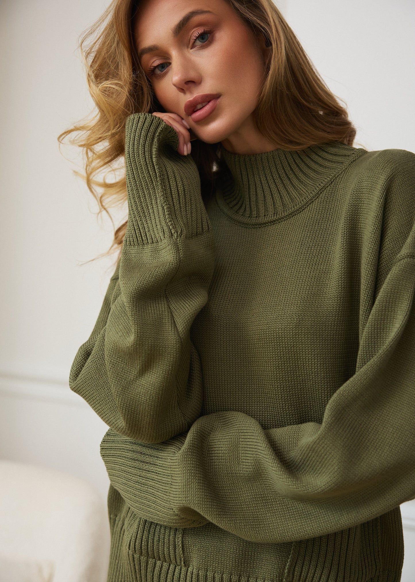 Сет зі светром та плісированими штанами