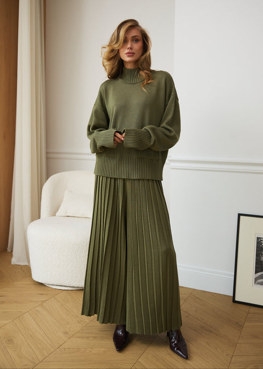 Сет зі светром та плісированими штанами