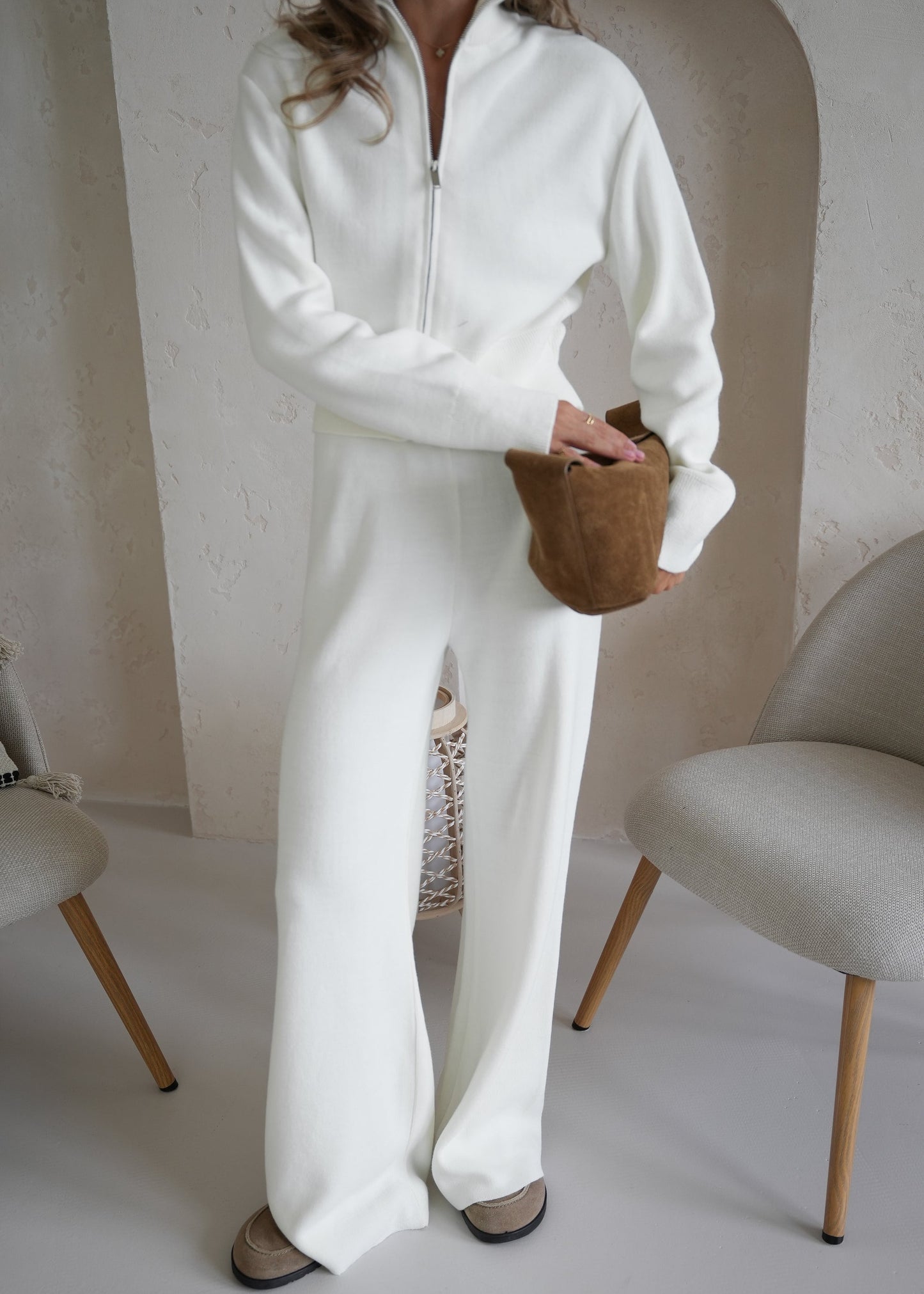 Костюм з кардигану та штанів