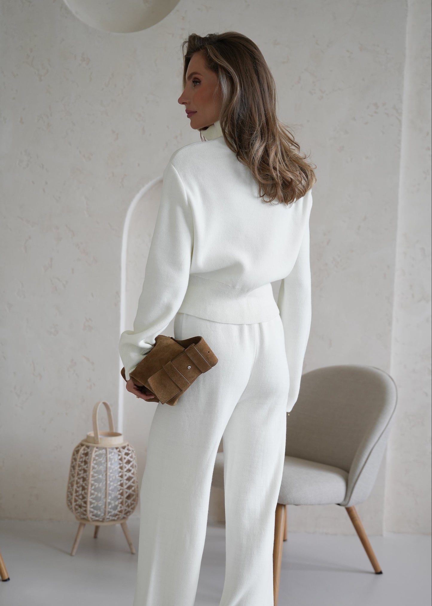 Костюм з кардигану та штанів