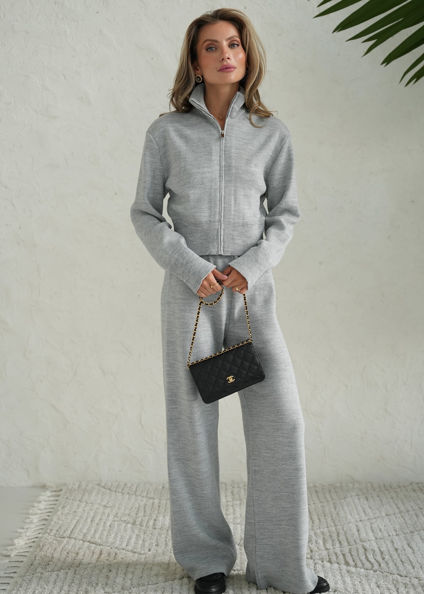 Костюм з кардигану та штанів