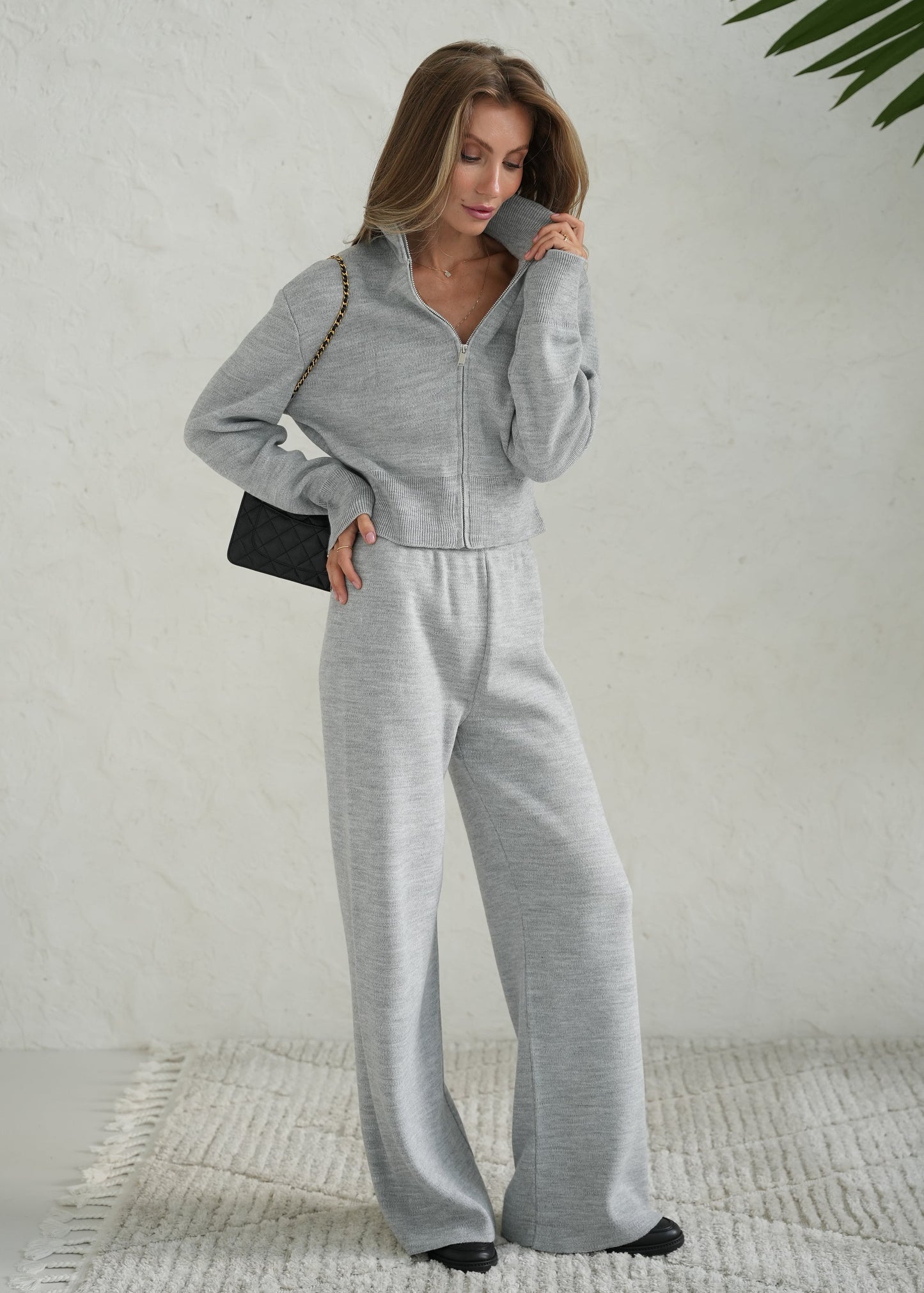Костюм з кардигану та штанів