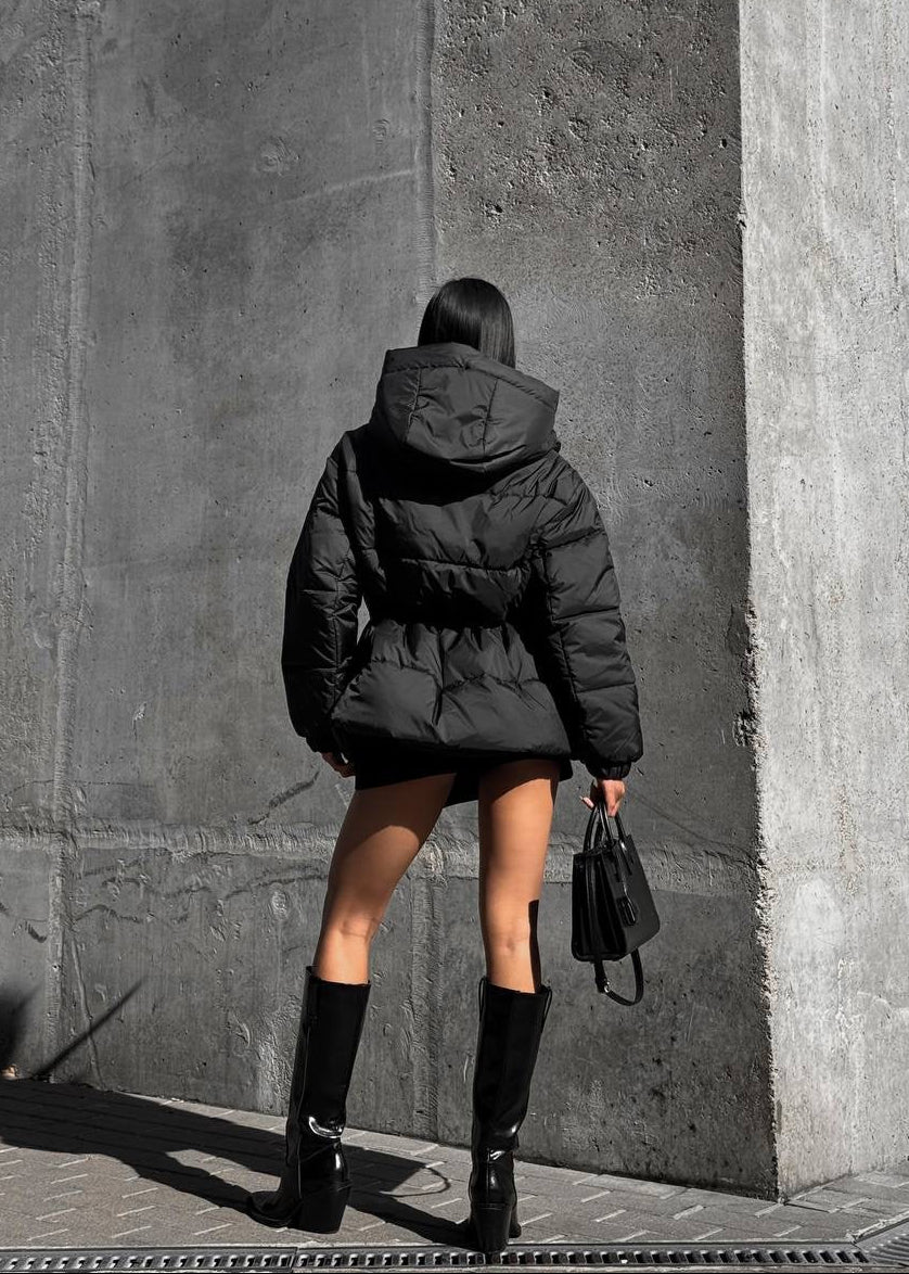 Зимова куртка з кулискою на талії