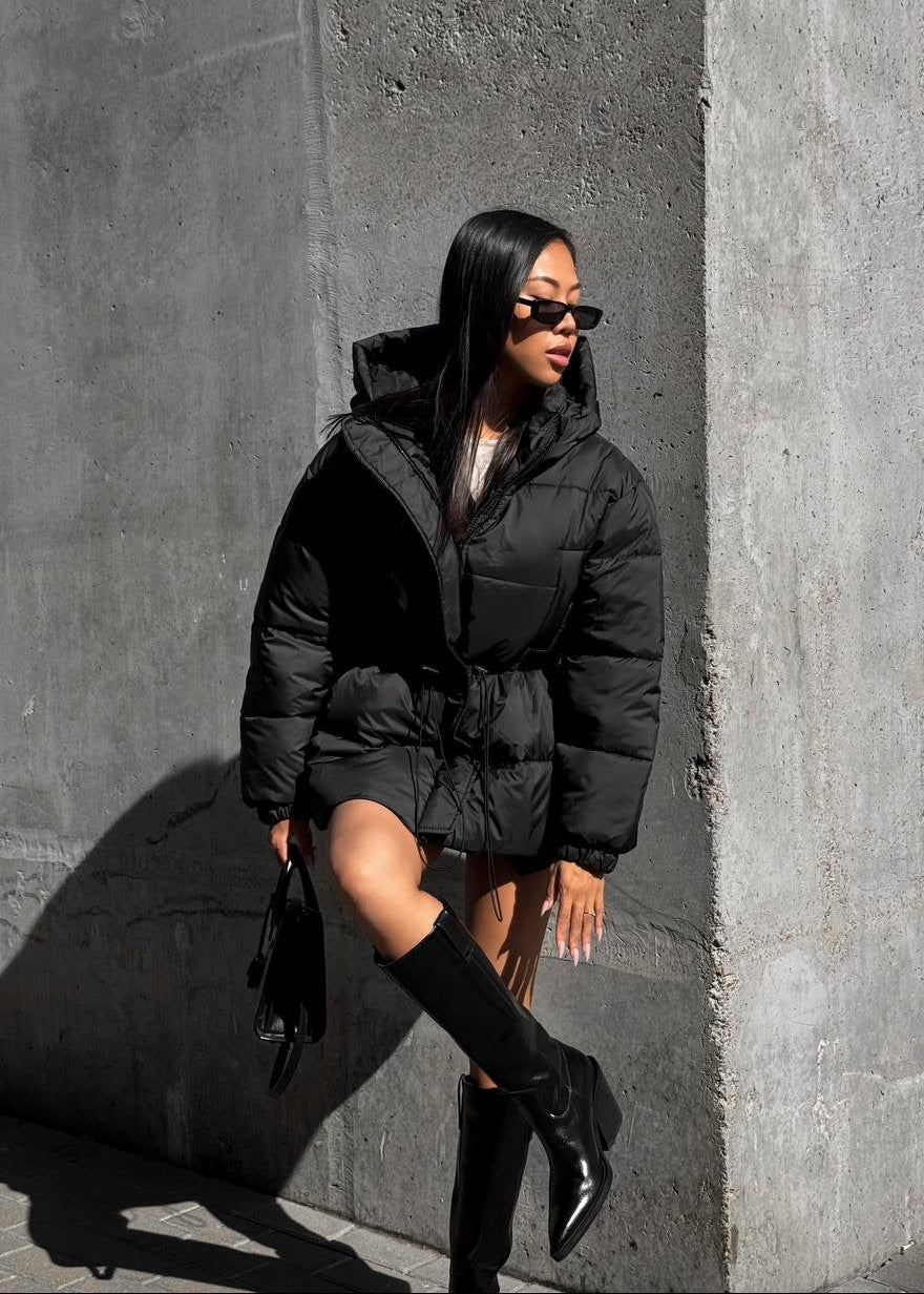 Зимова куртка з кулискою на талії