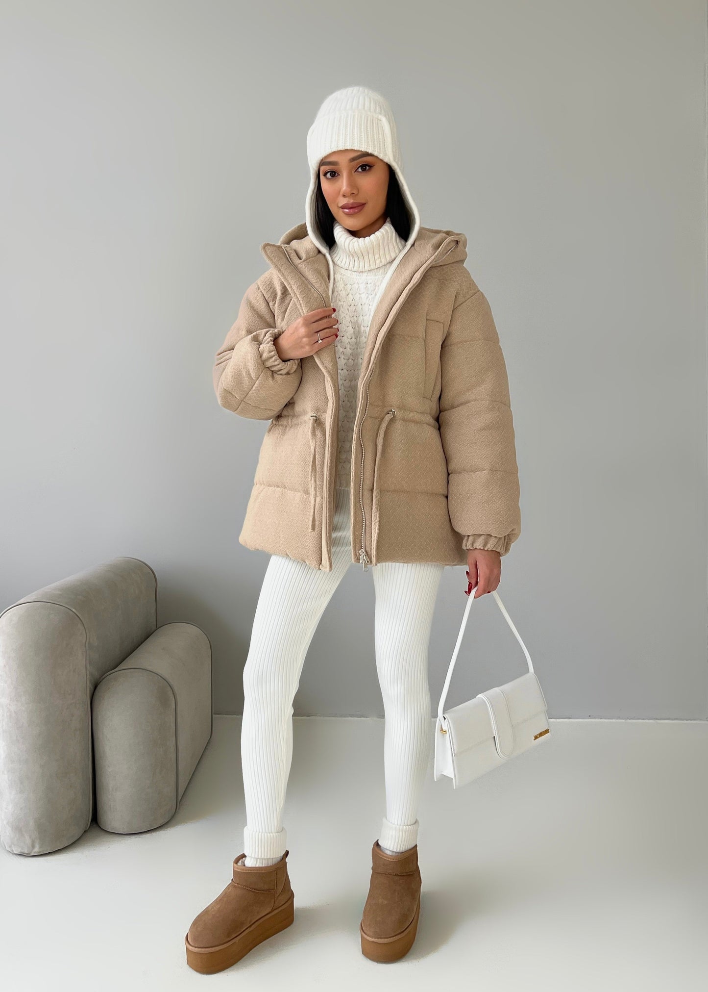 Зимова куртка з кулискою на талії