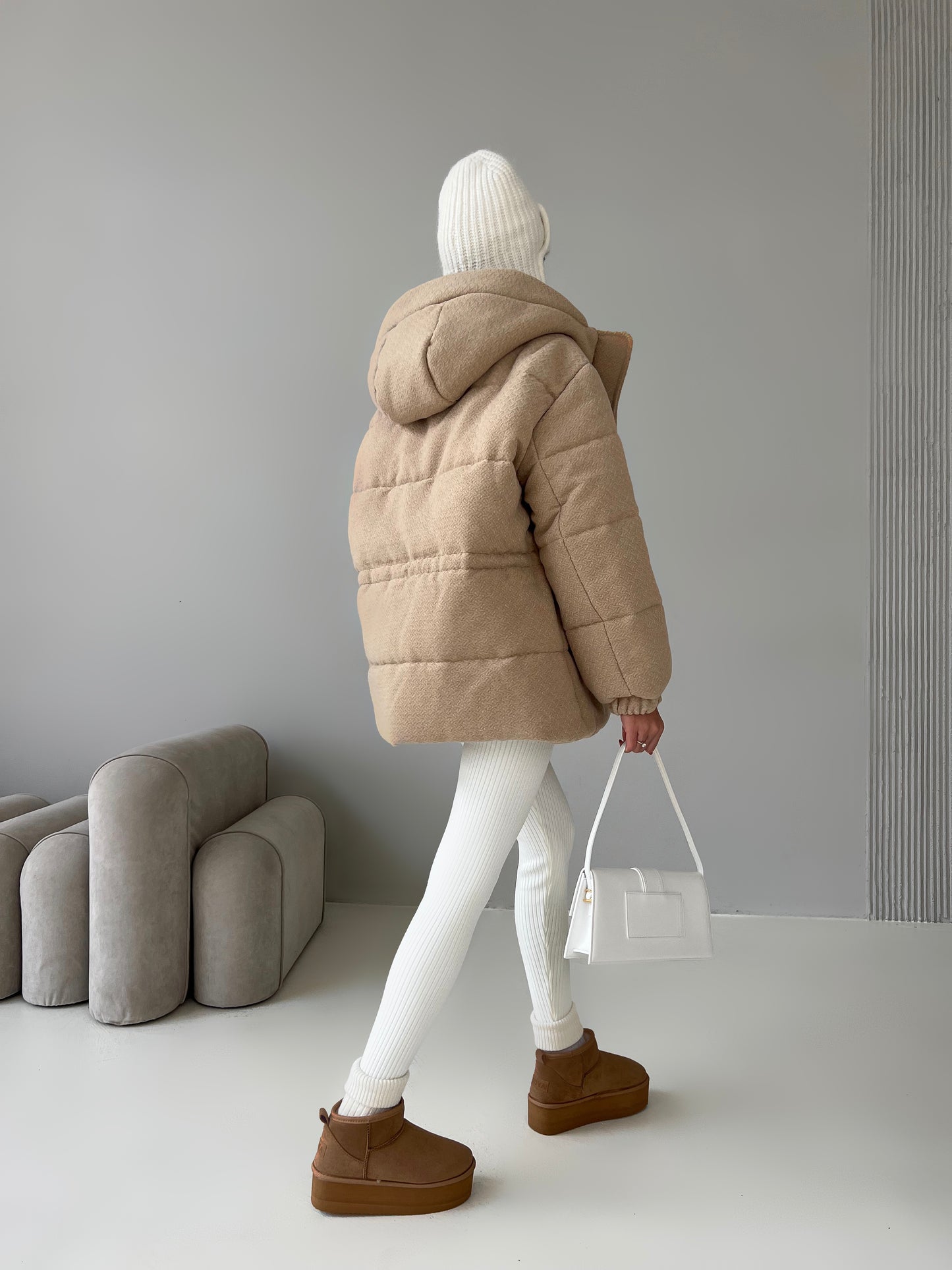 Зимова куртка з кулискою на талії