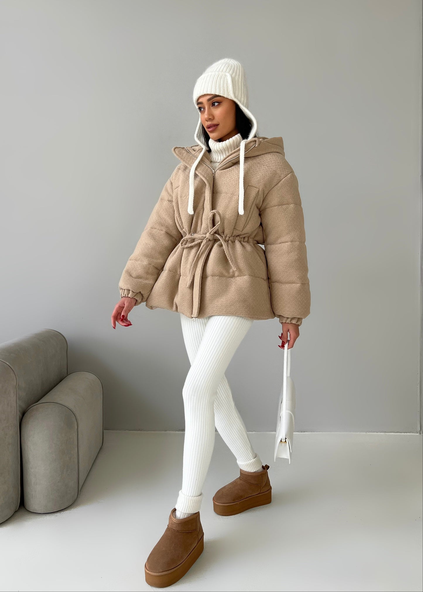 Зимова куртка з кулискою на талії