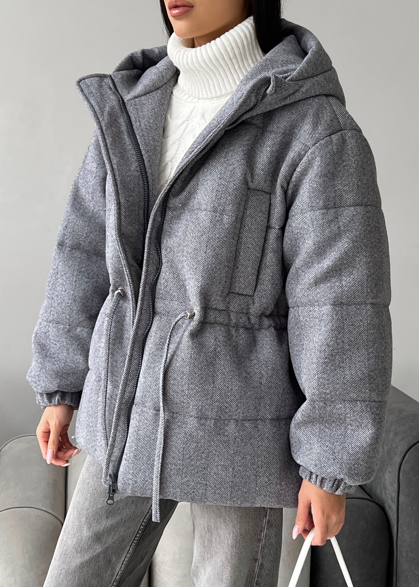 Зимова куртка з кулискою на талії