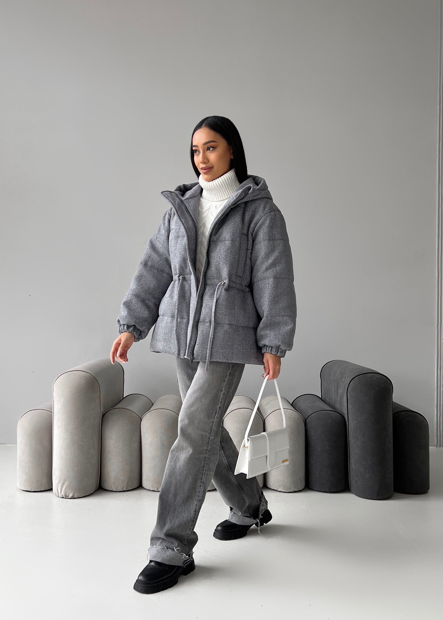 Зимова куртка з кулискою на талії