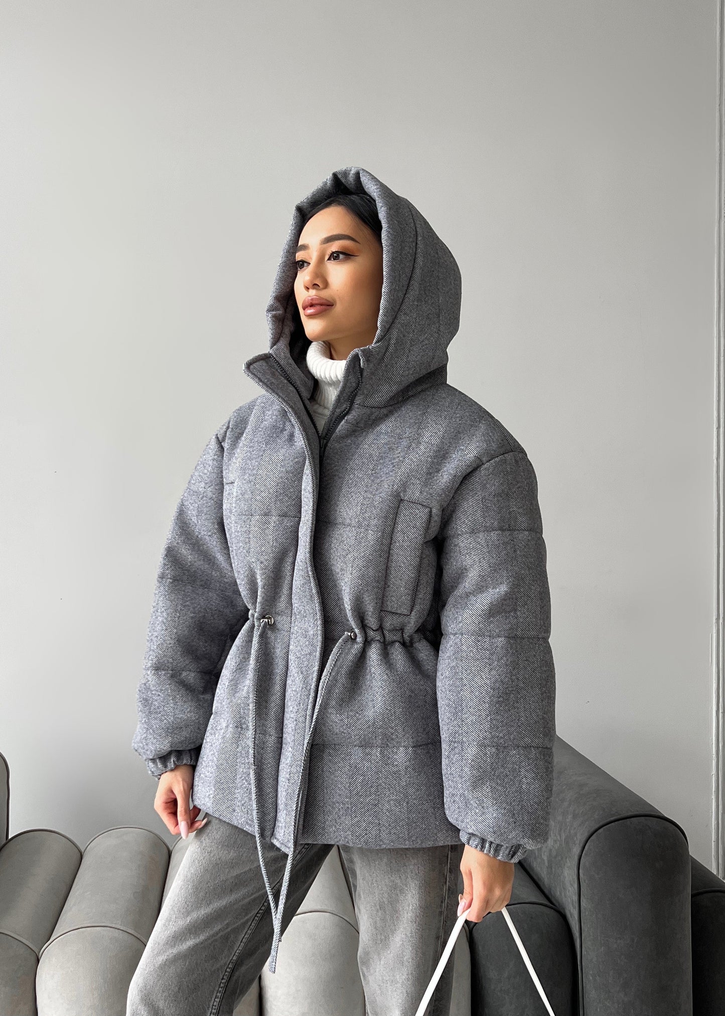 Зимова куртка з кулискою на талії