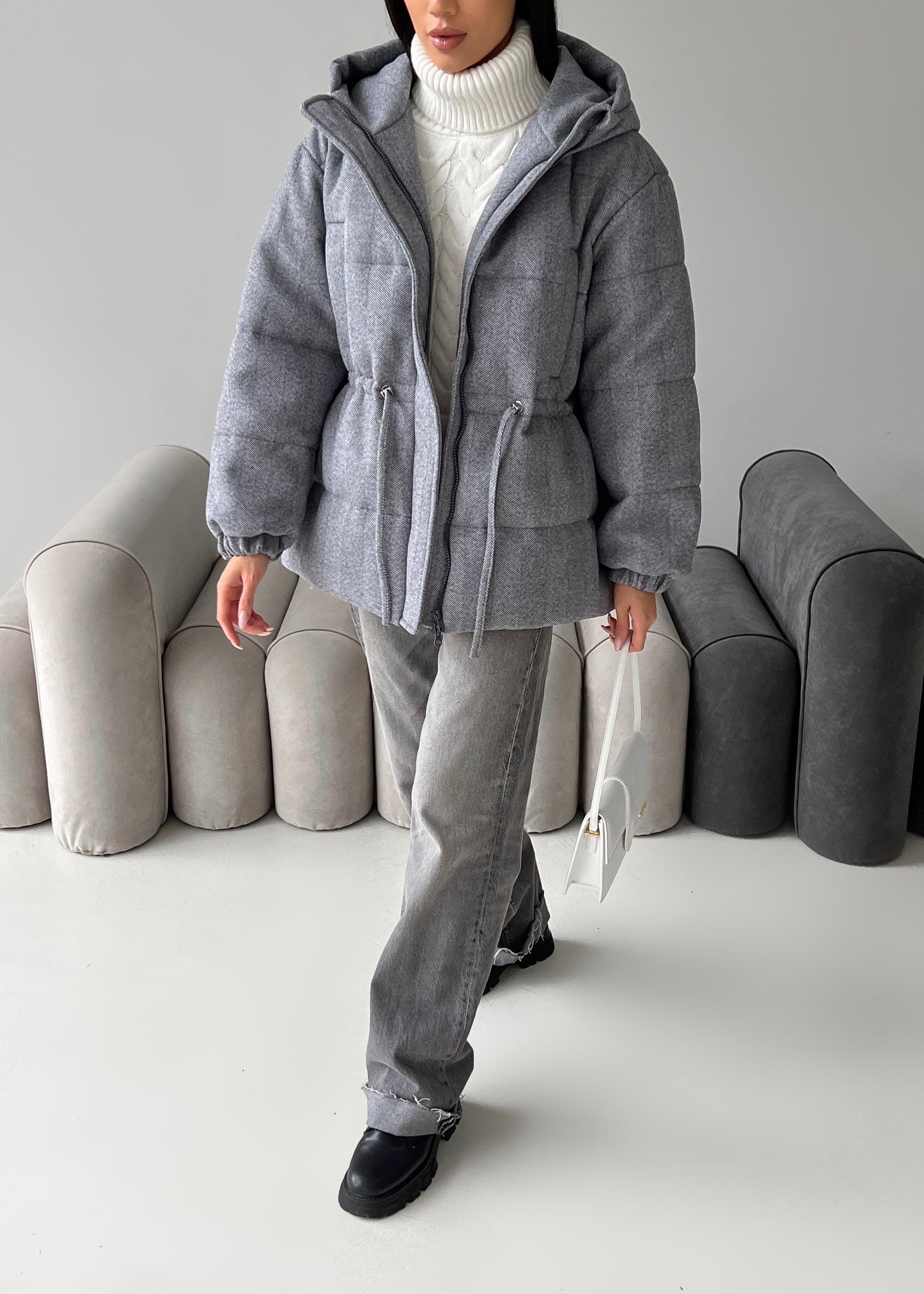 Зимова куртка з кулискою на талії